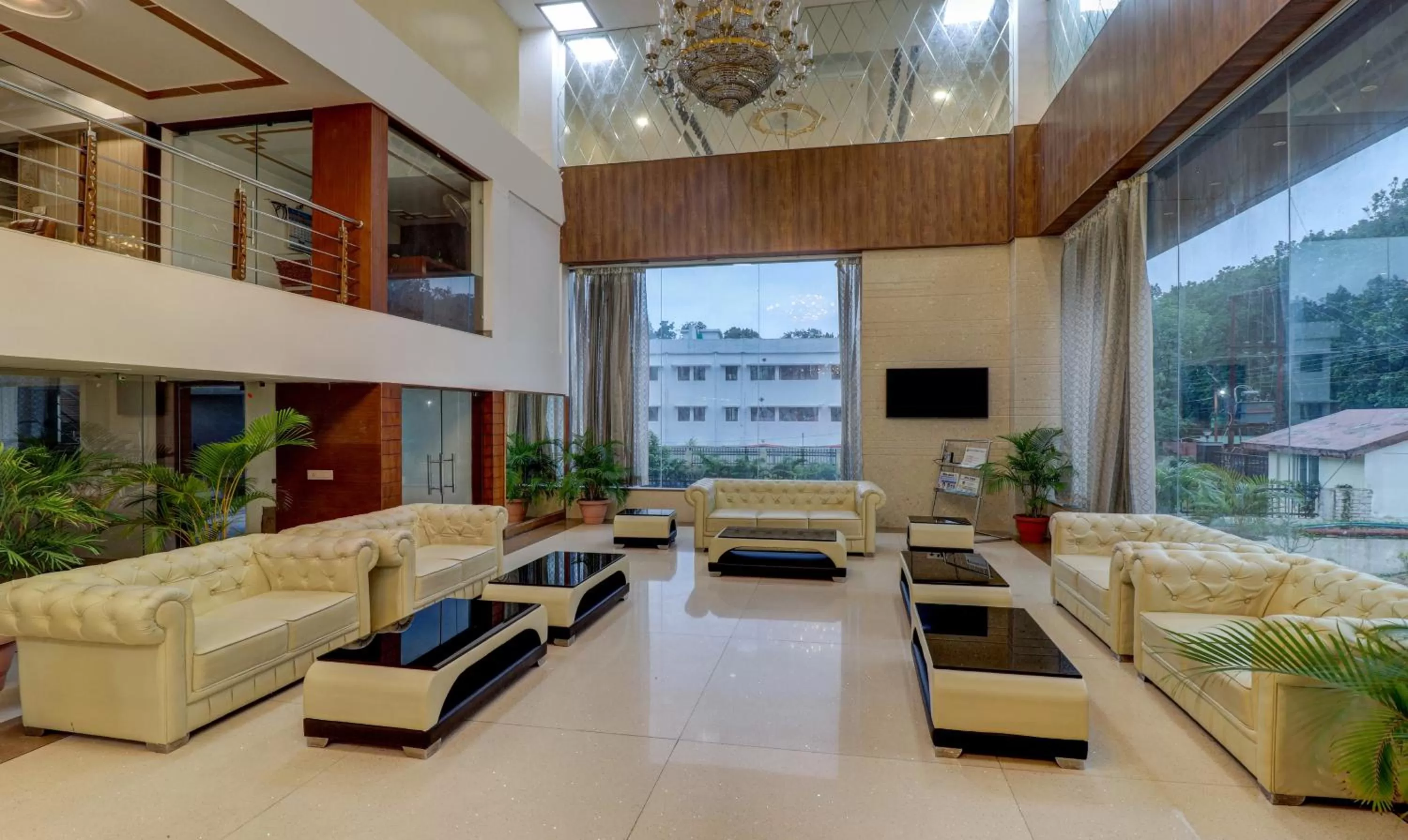 Seating area, Lobby/Reception in Treebo Tryst Pearl Avenue Ring Road