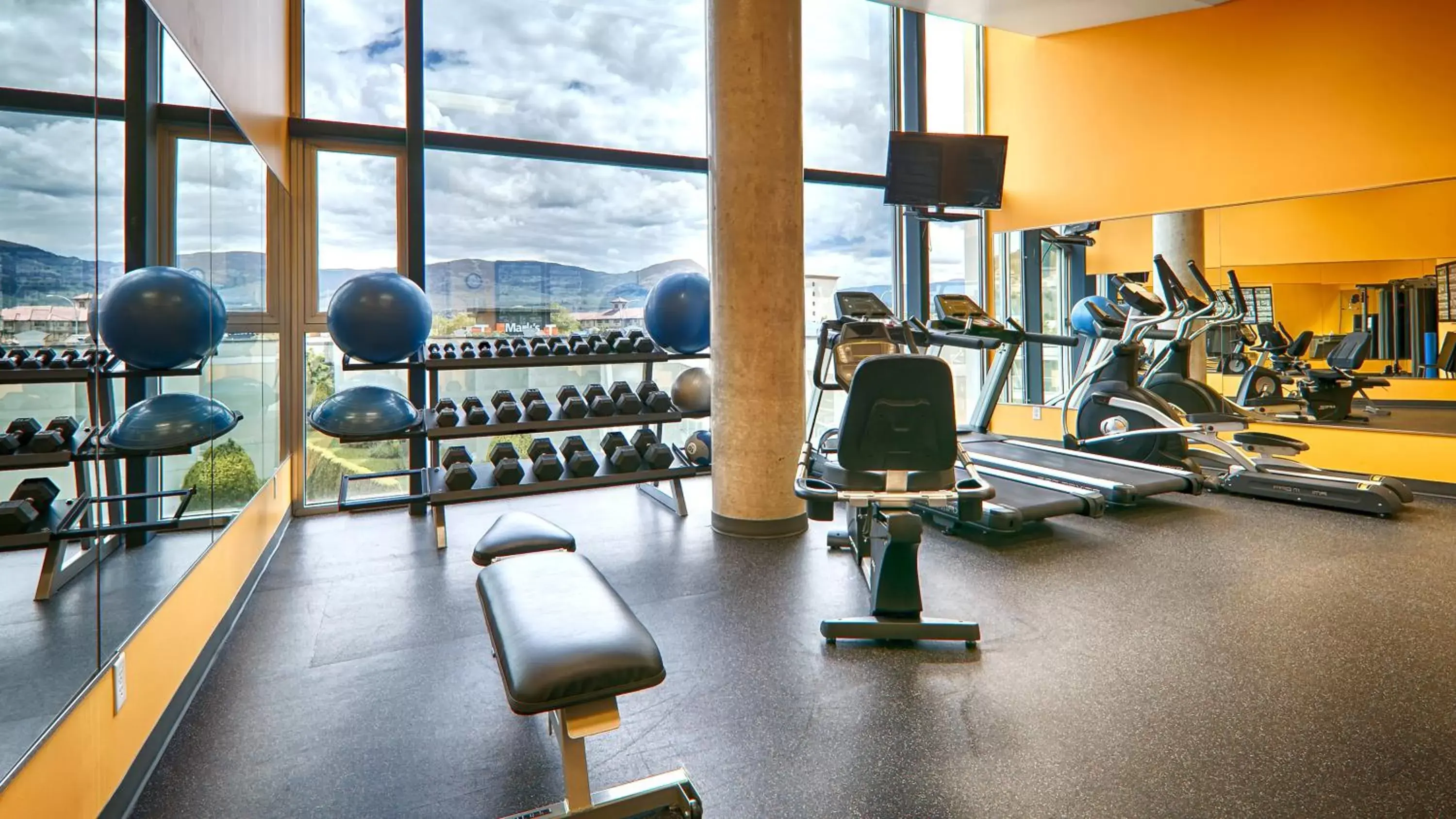 Day, Fitness Center/Facilities in Best Western Plus Kelowna Hotel & Suites