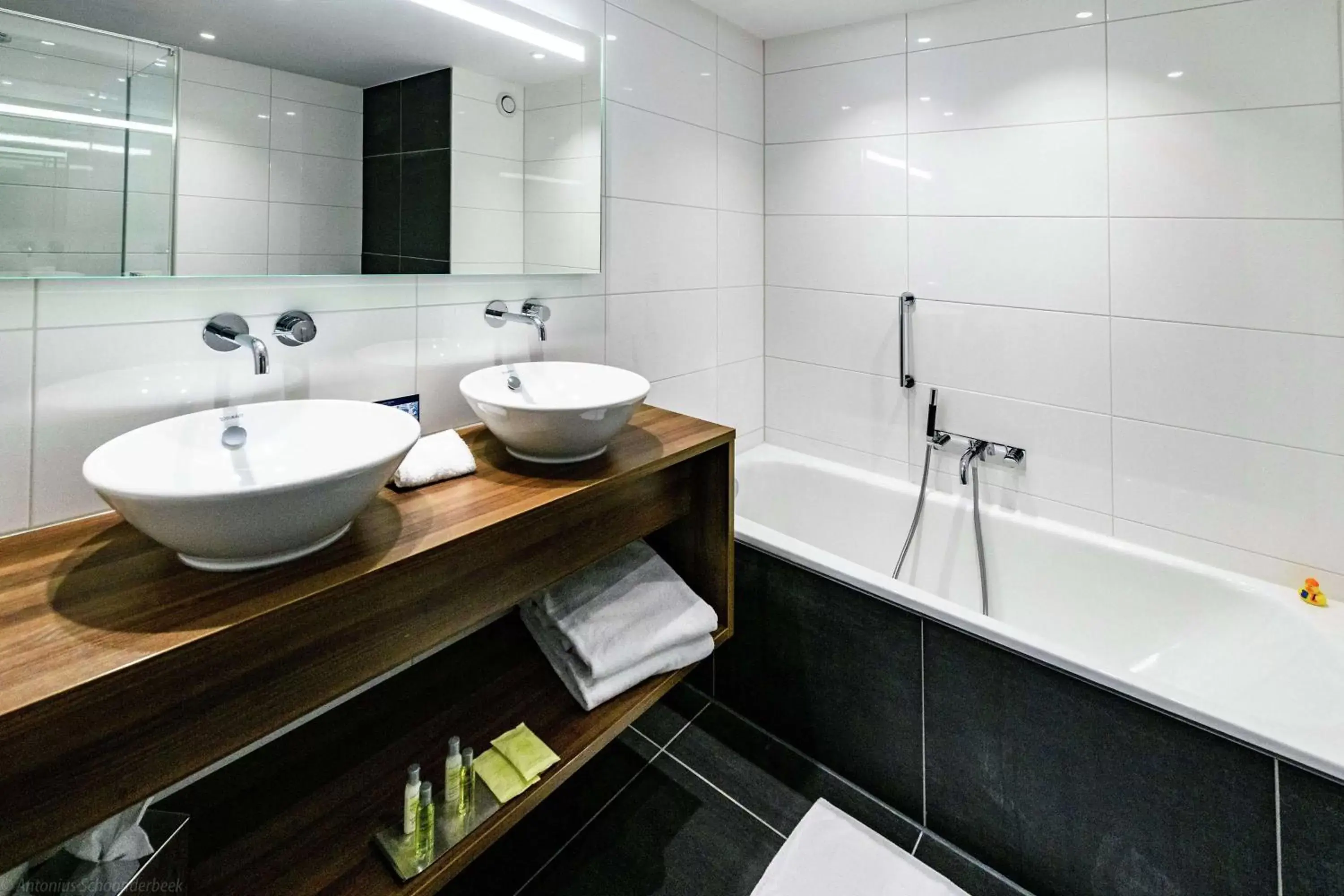 Bathroom in DoubleTree by Hilton Royal Parc Soestduinen Bathroom in DoubleTree by Hilton Royal Parc Soestduinen