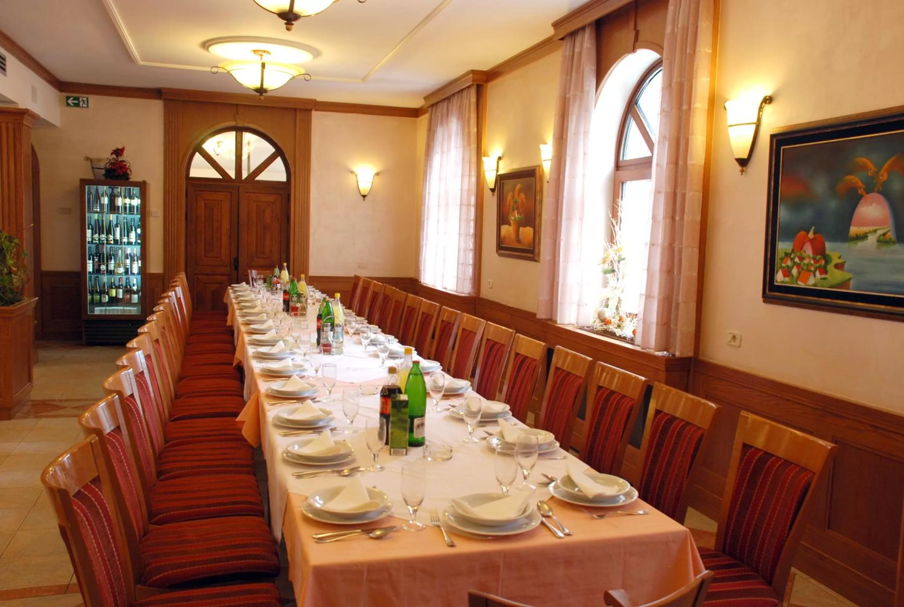 Restaurant/places to eat in Hotel Sucevic Garni