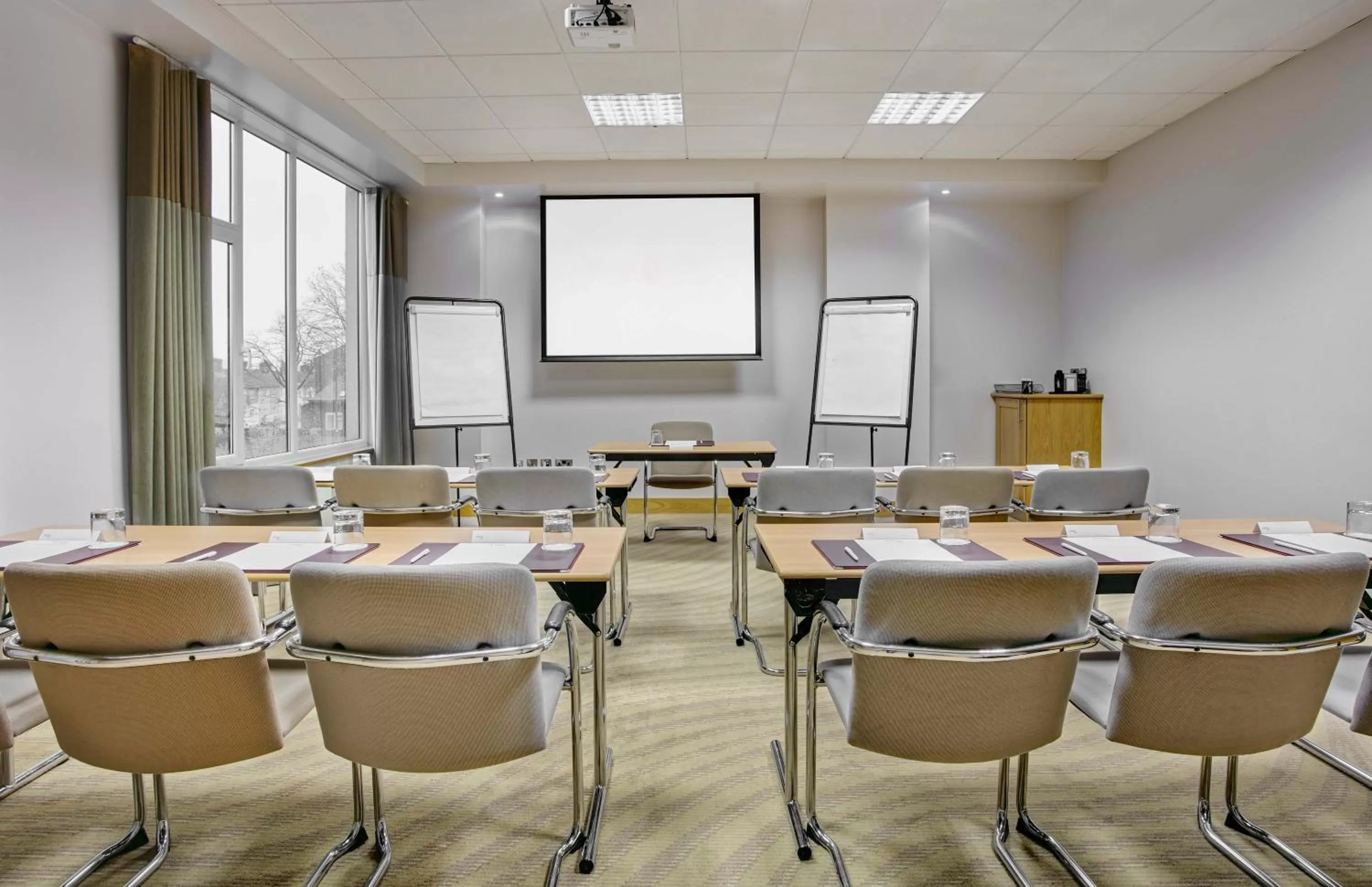 Meeting/conference room in Leonardo Hotel Swindon