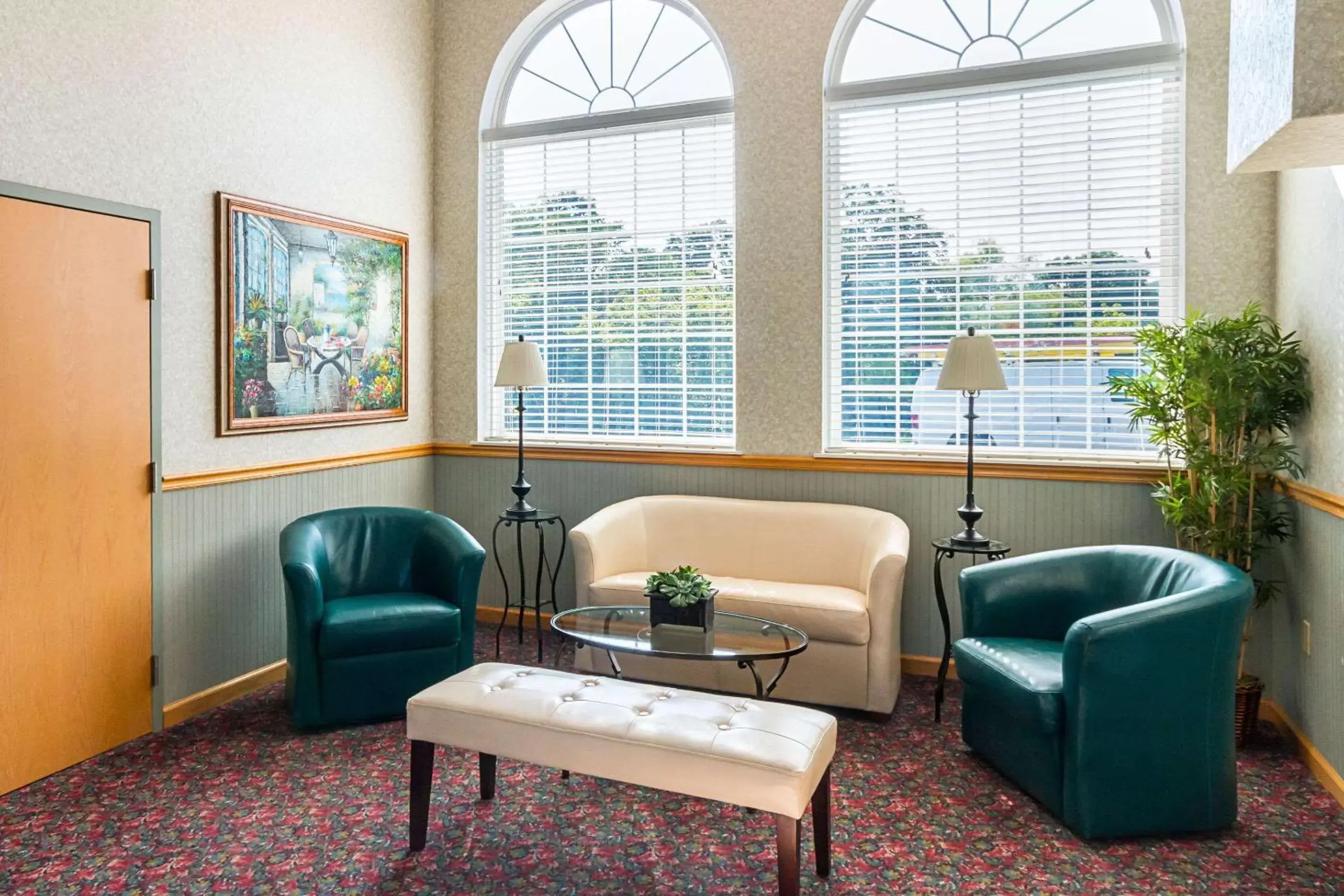 Lobby or reception, Seating Area in Quality Inn