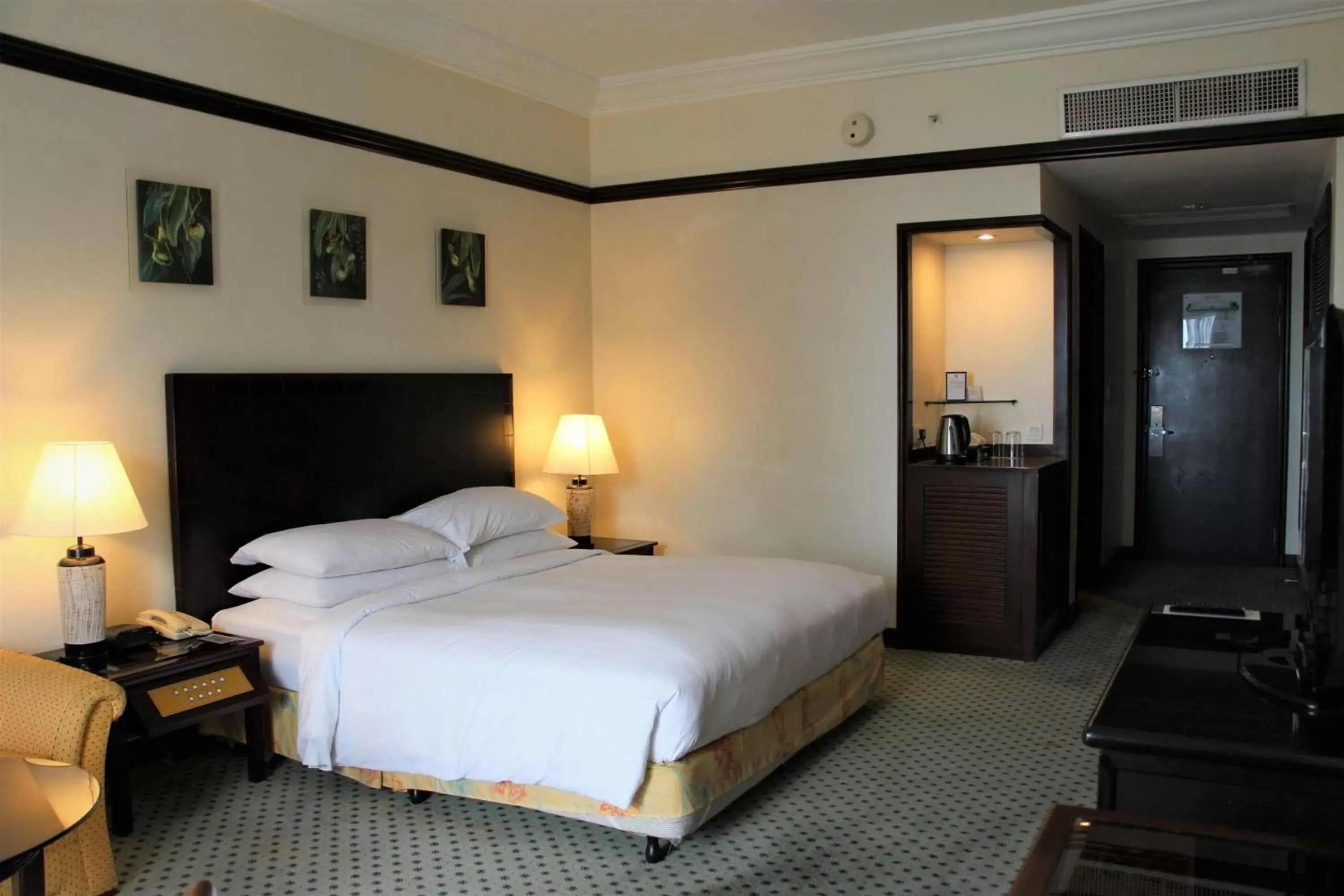 Photo of the whole room, Bed in Miri Marriott Resort & Spa