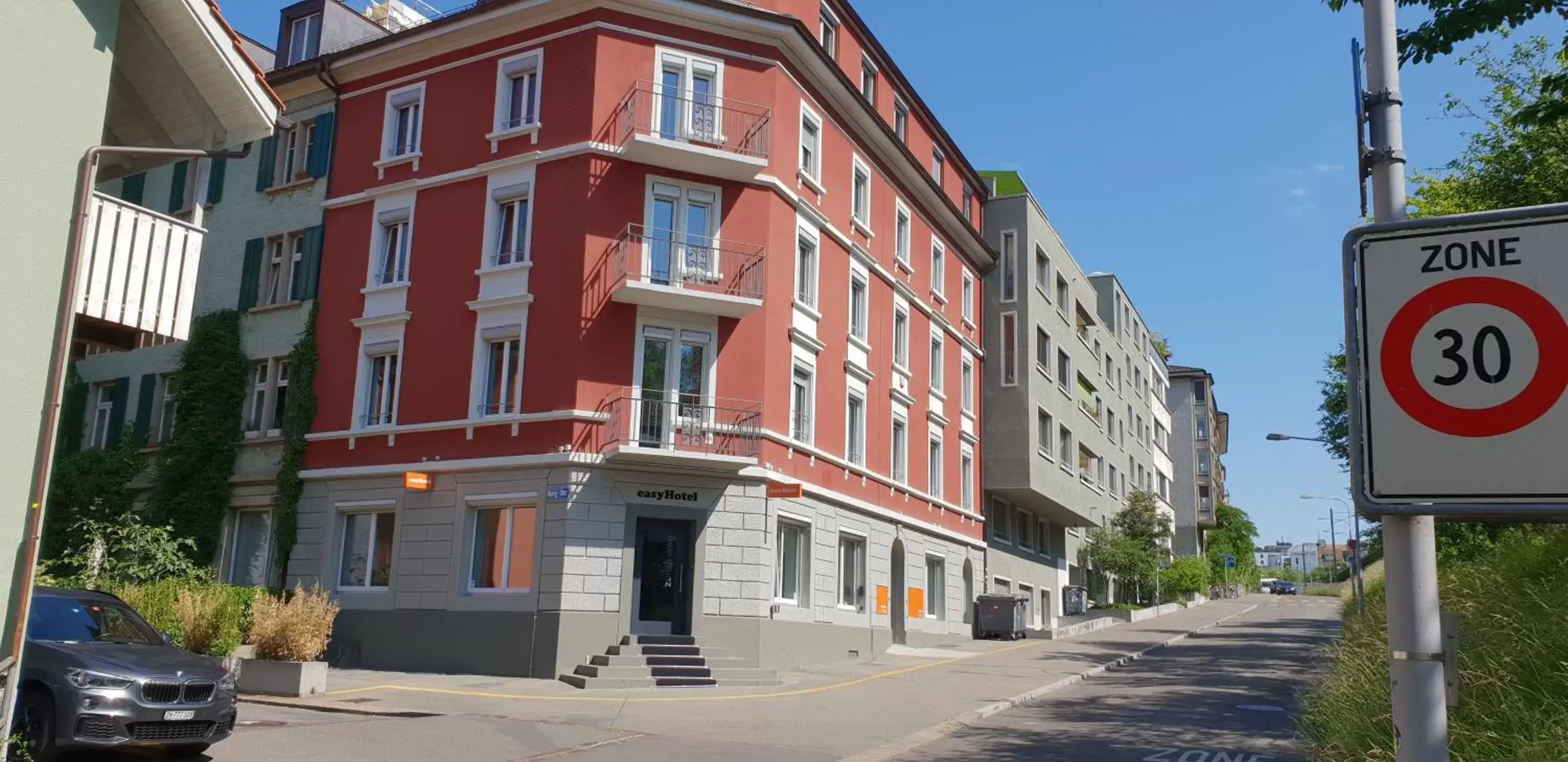 Facade/entrance in easyHotel Zürich West