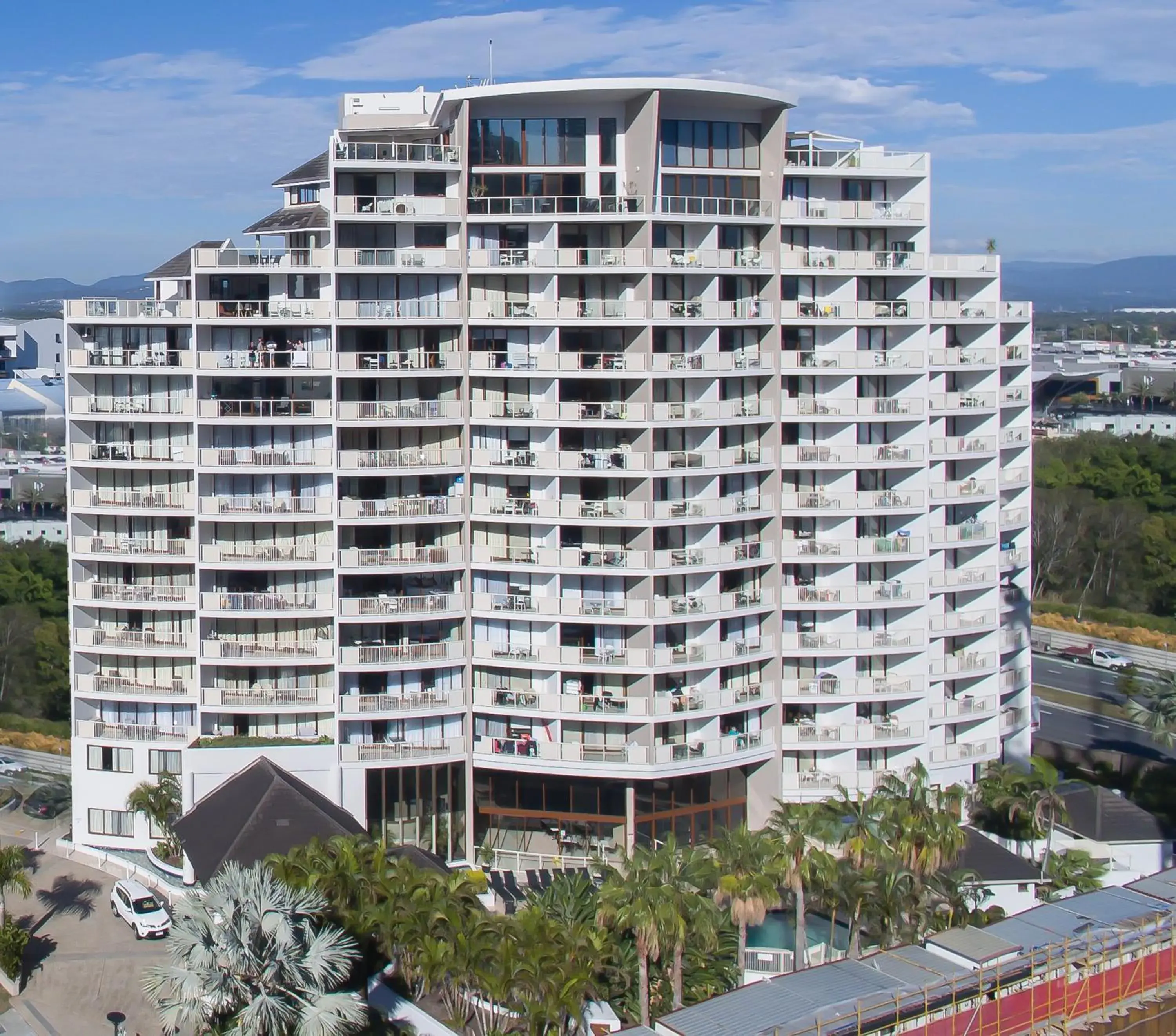 Property building in Broadbeach Savannah Resort Property building in Broadbeach Savannah Resort