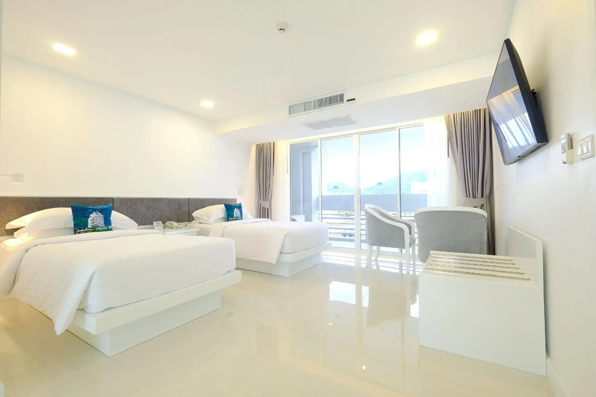 Bedroom, Bed in Andaman Beach Suites Hotel, Patong Phuket Bedroom, Bed in Andaman Beach Suites Hotel, Patong Phuket