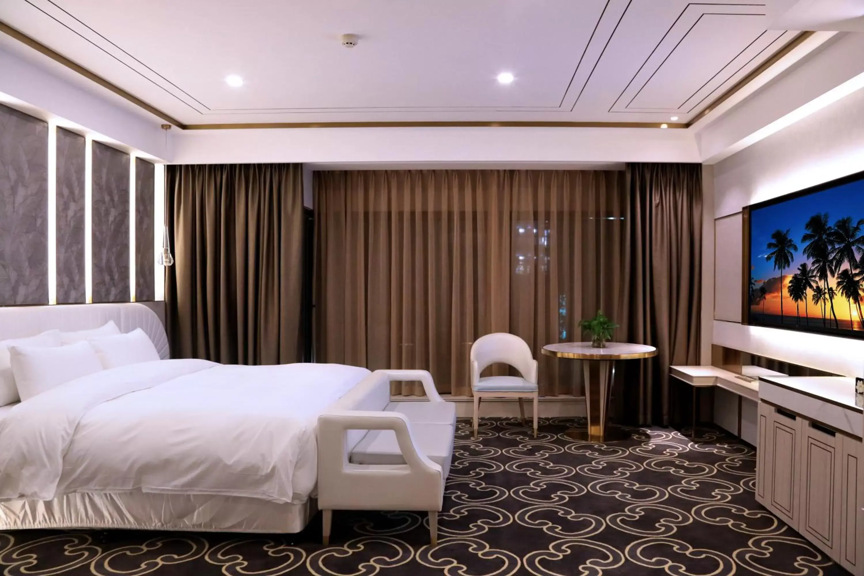 Photo of the whole room, Bed in Nanjing Central Hotel