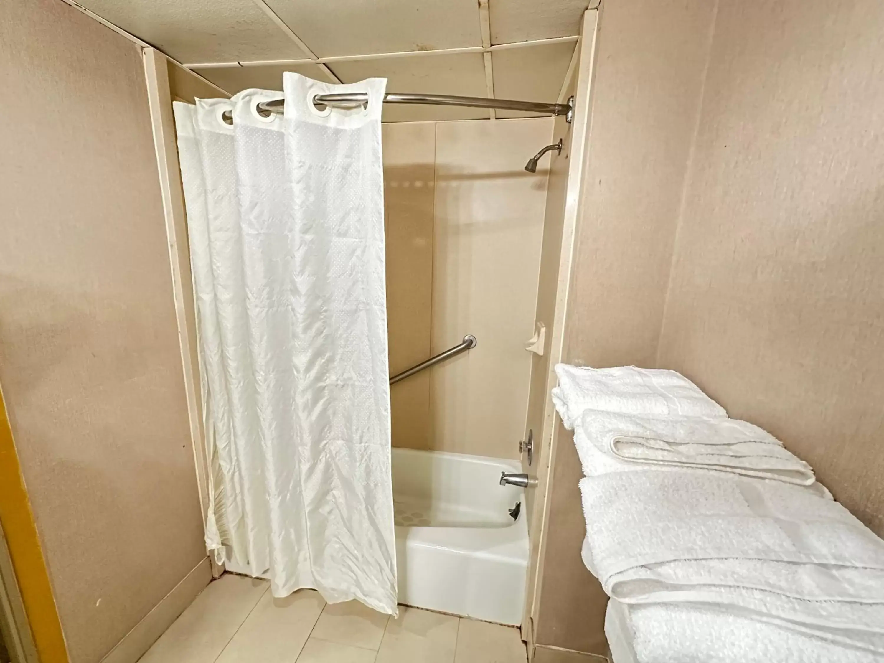 Toilet, Bathroom in Econo Lodge Scranton