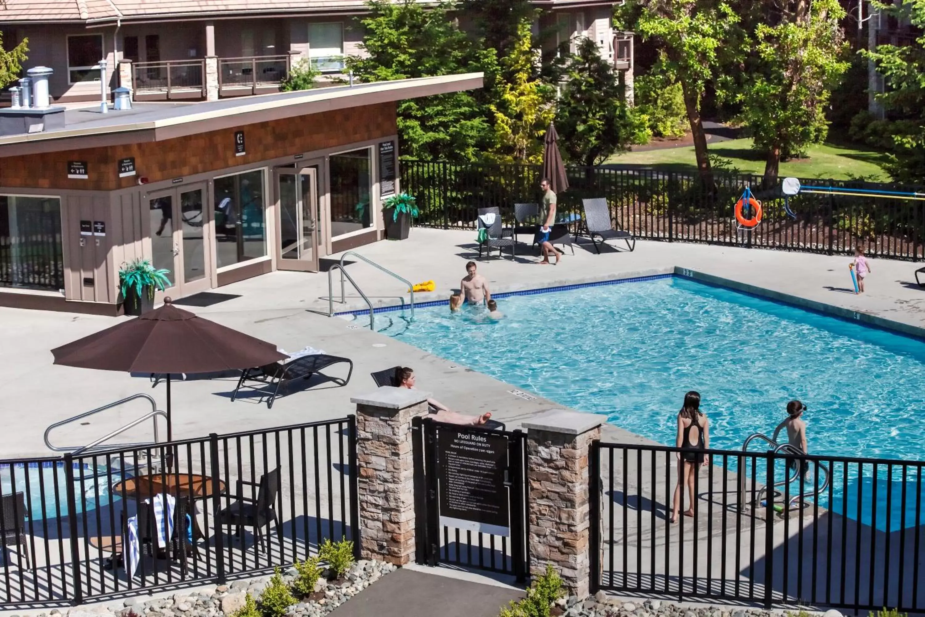Swimming Pool in Sunrise Ridge Waterfront Resort