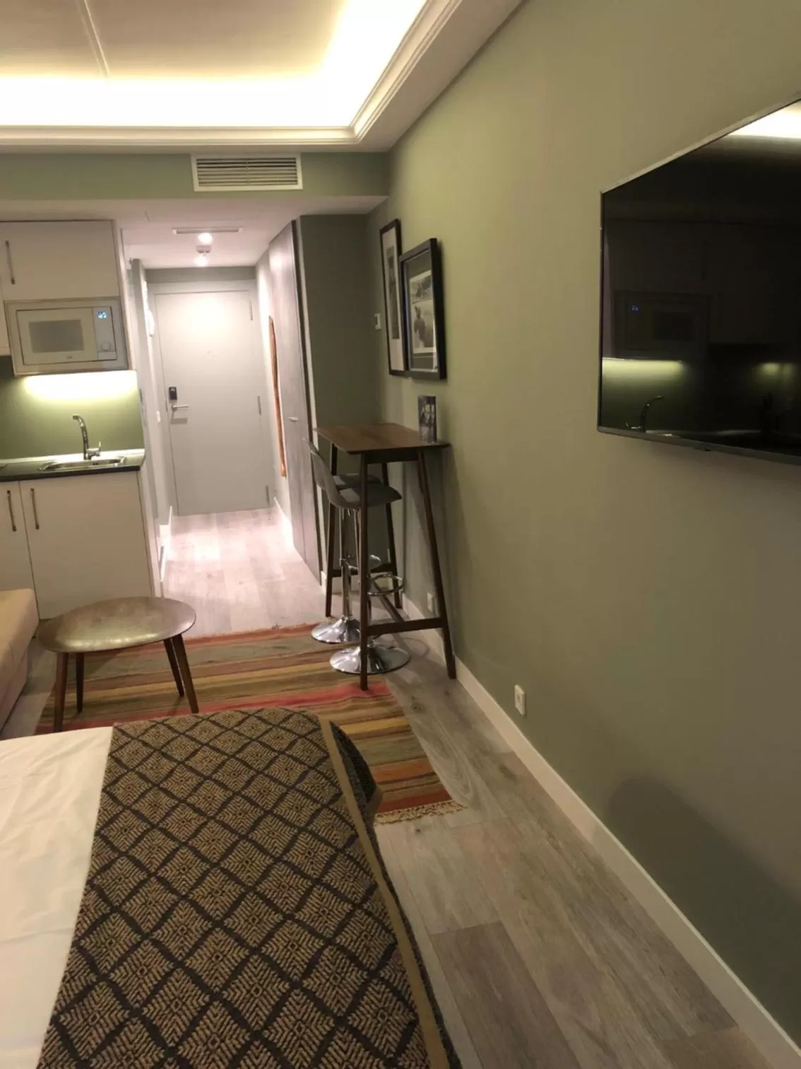 TV/Entertainment Center in Recoletos Estudio en la mejor zona de Madrid