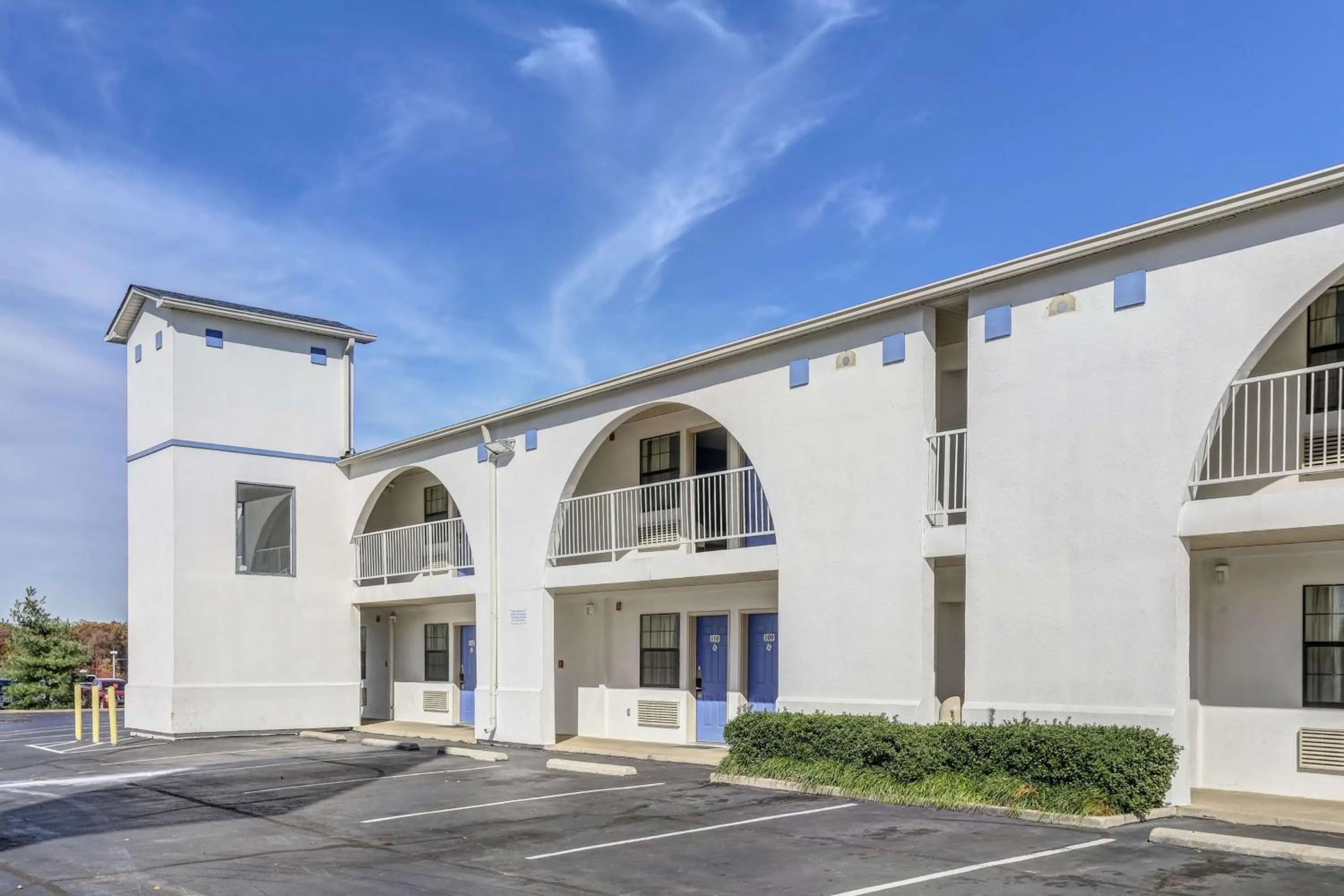 Property building in Motel 6-Dickson, TN