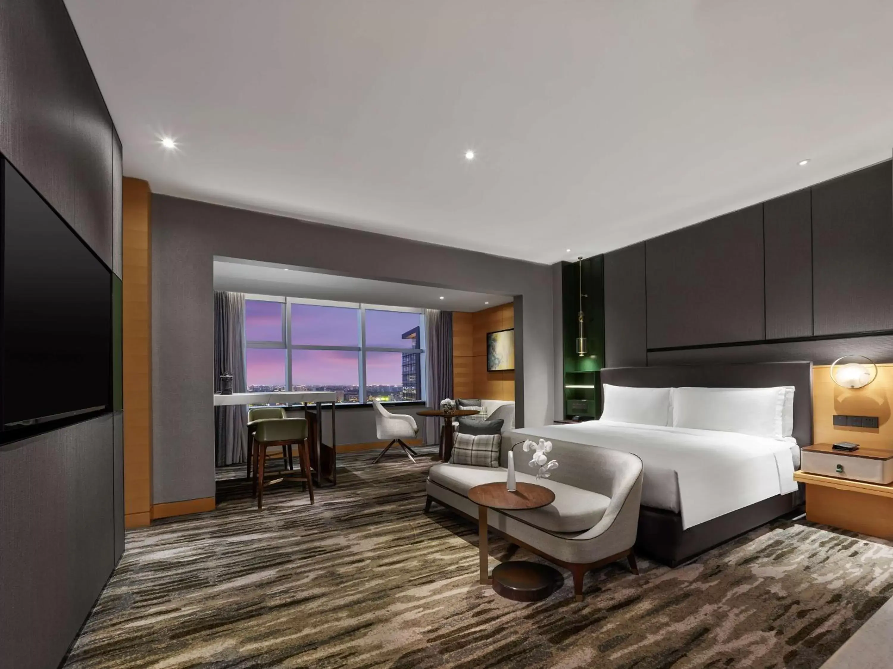 Bedroom, Seating Area in Hilton Shanghai Hongqiao
