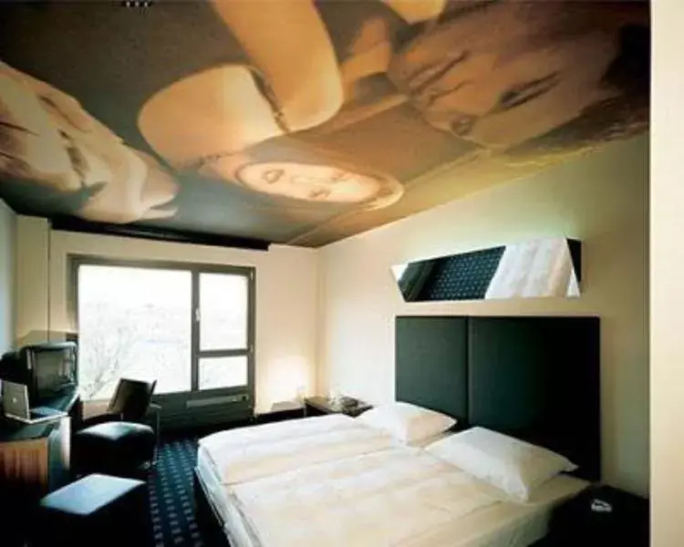 Photo of the whole room, Bed in Kult Hotel