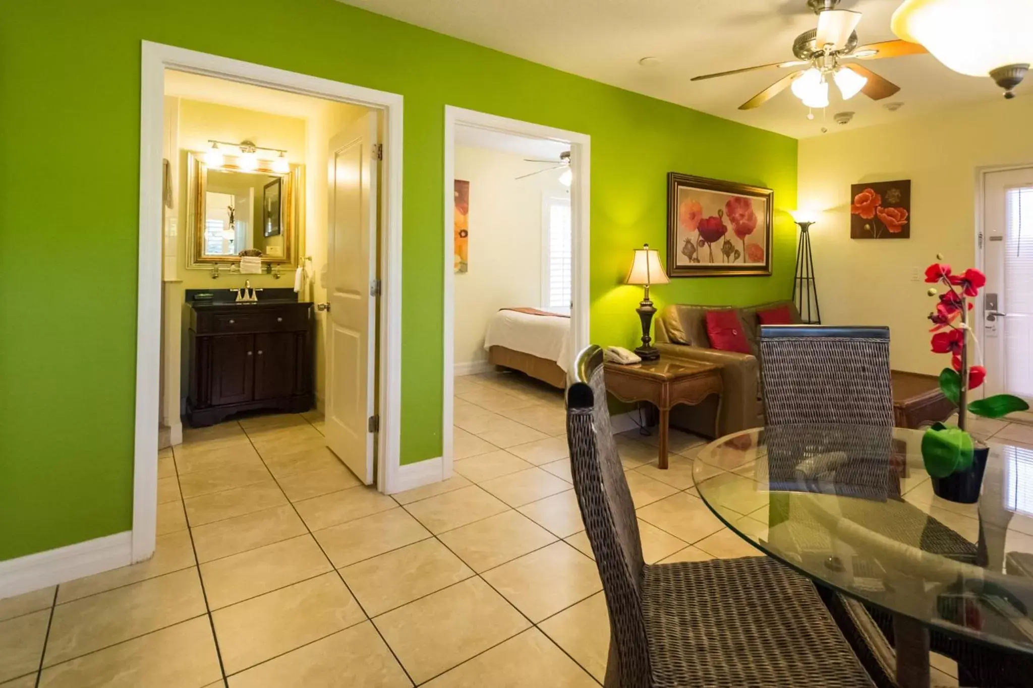 Living room, Seating Area in Tropical Beach Resorts - Sarasota