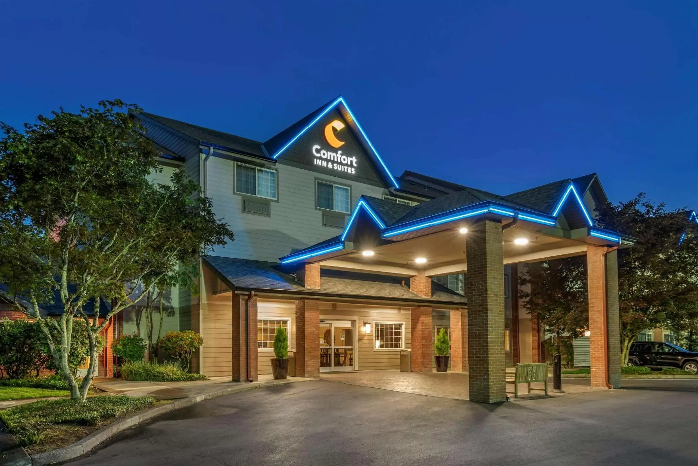 Property Building in Comfort Inn & Suites Tualatin - Lake Oswego South