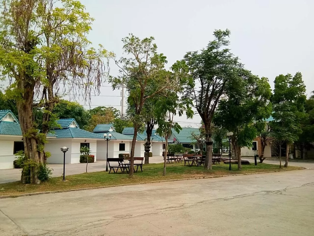 Facade/entrance in โรงแรมฟ้าพราวฝน Fah Proud Fon Hotel