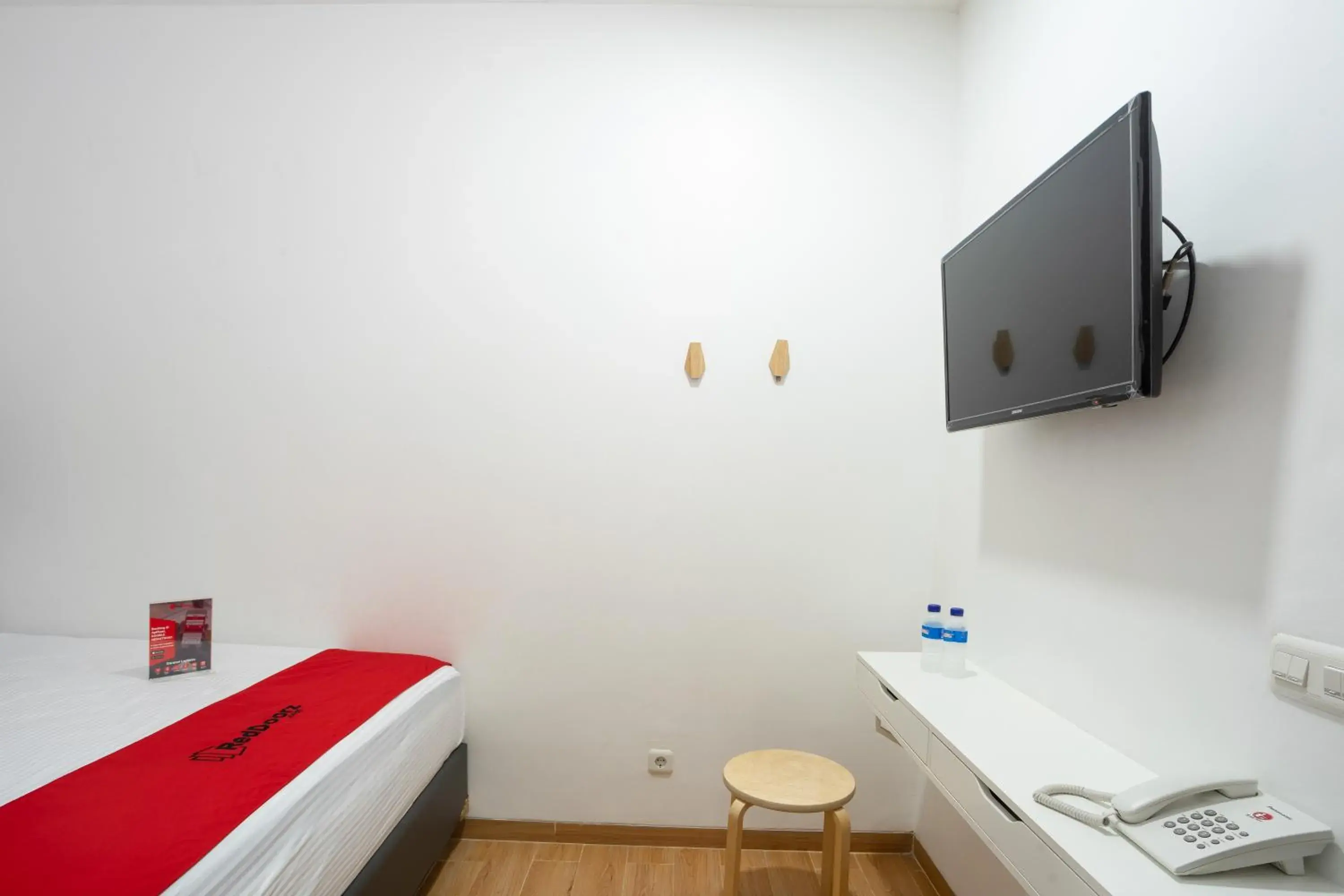 Bedroom in RedDoorz Plus @ Danau Sunter Utara Bedroom in RedDoorz Plus @ Danau Sunter Utara