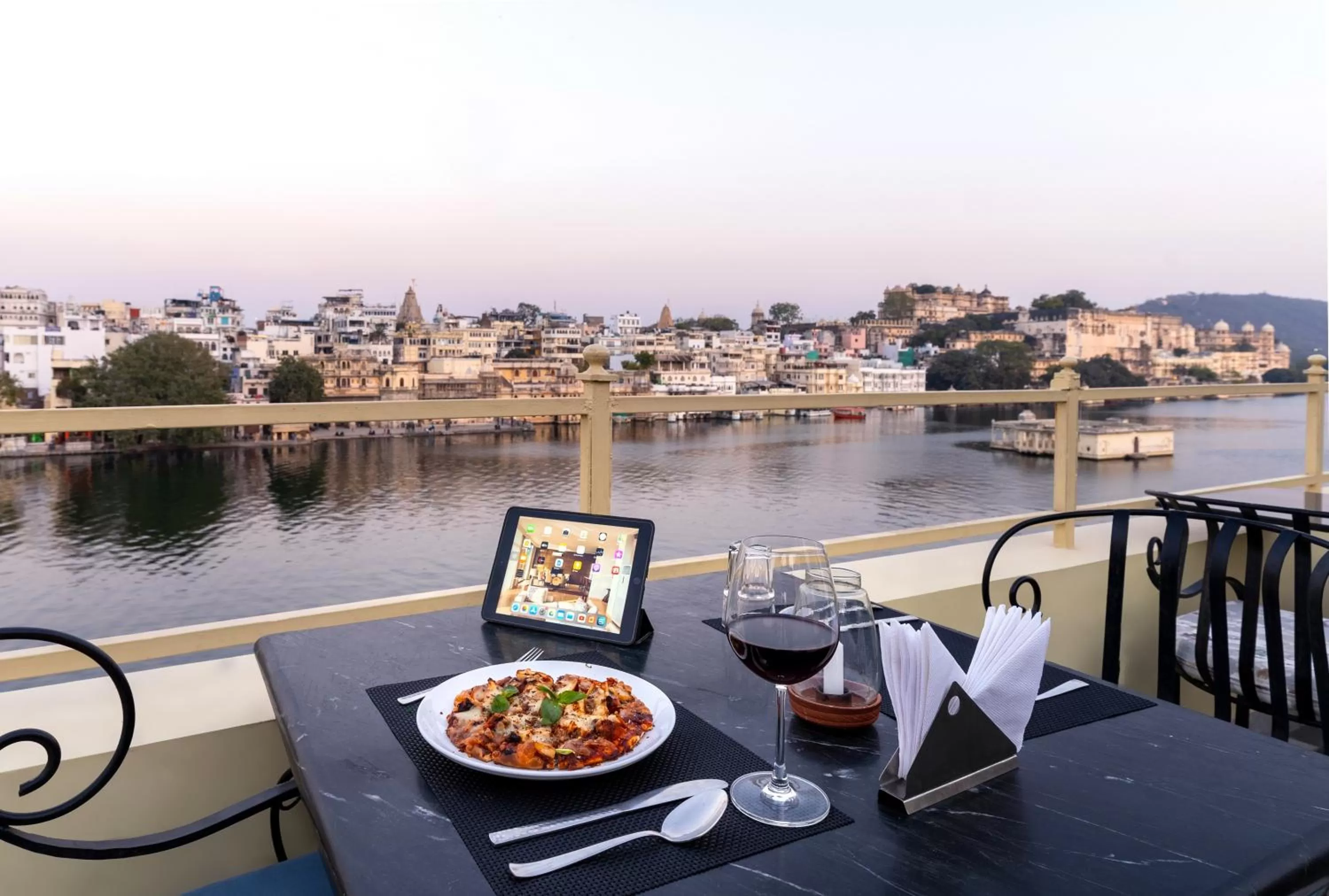 Restaurant/places to eat in Sarovar - Lake Facing Boutique Hotel On Lake Pichola