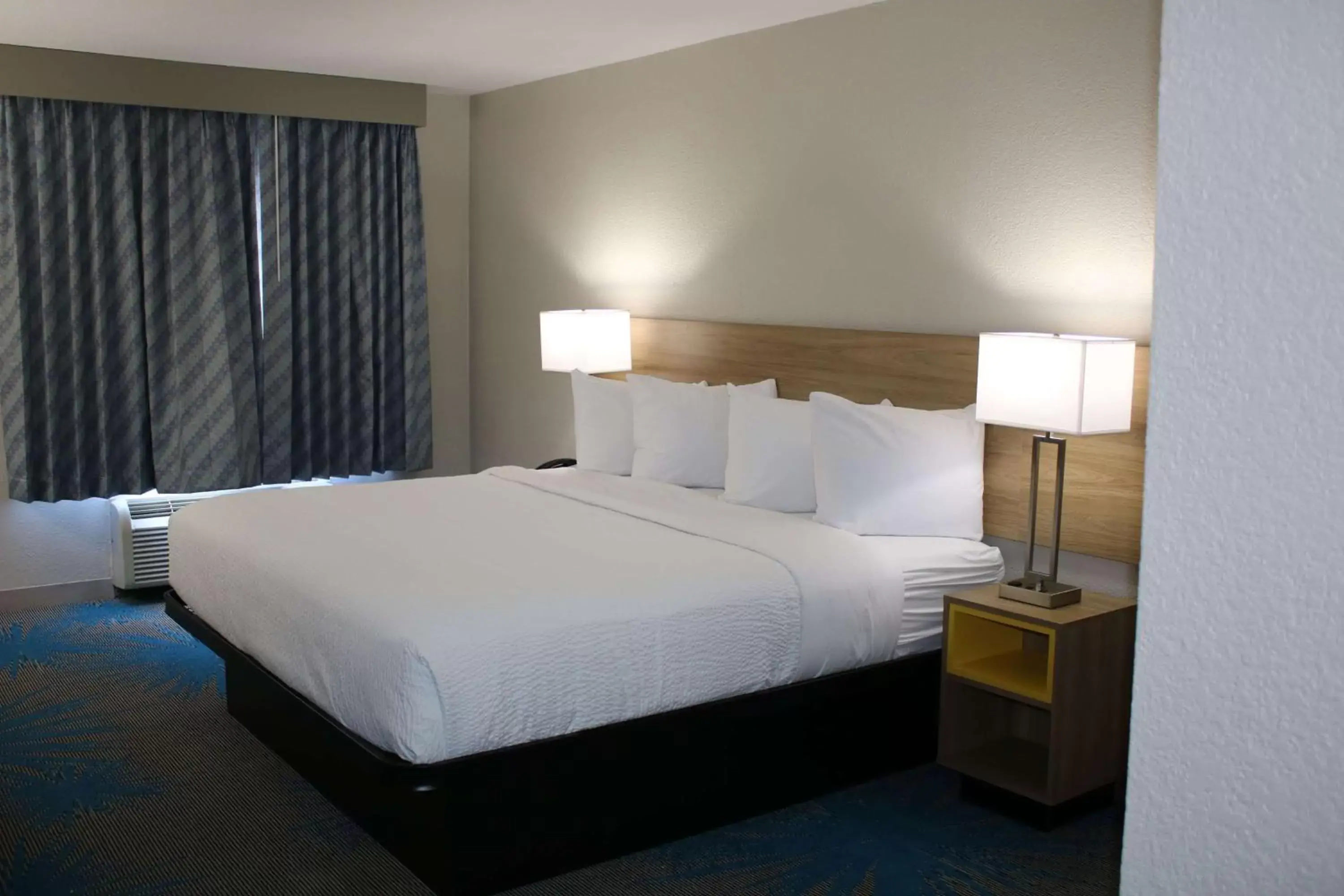 Photo of the whole room, Bed in Days Inn by Wyndham Waco University Area