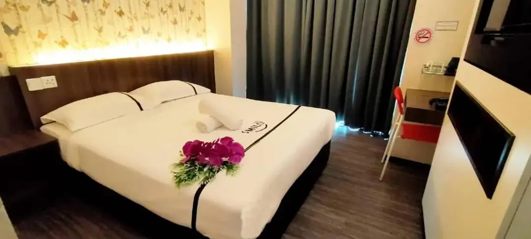 Deluxe Queen Room in Smile Hotel Cheras Warisan Cityview