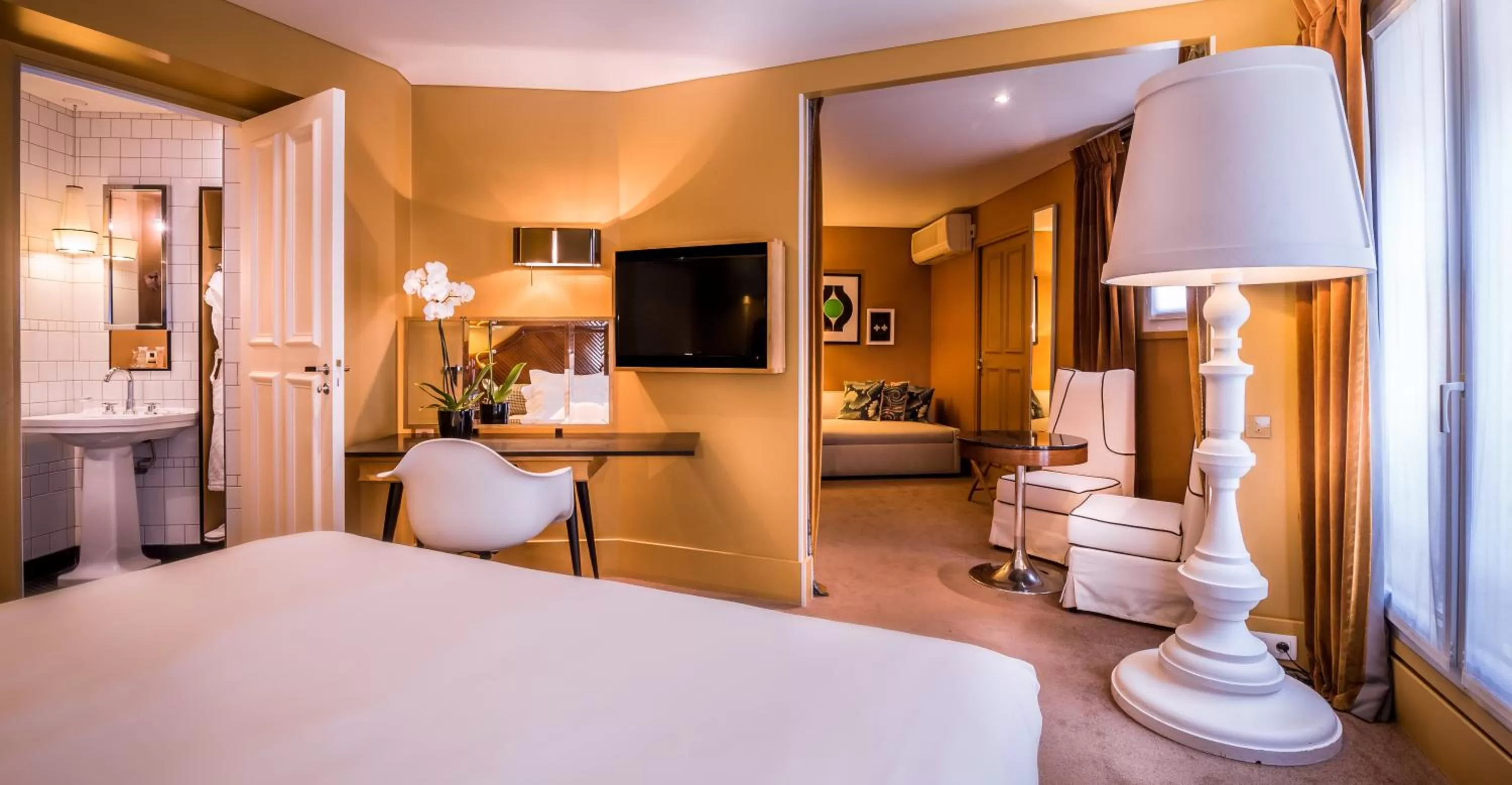 Junior King Suite with Sofa Bed in Best Western Opéra Faubourg