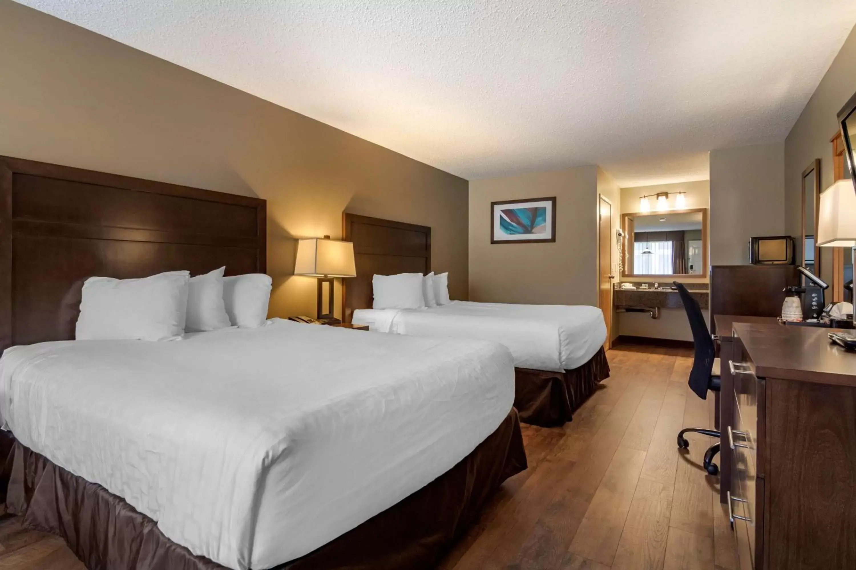 Bedroom, Bed in SureStay Plus Hotel by Best Western Salmon Arm