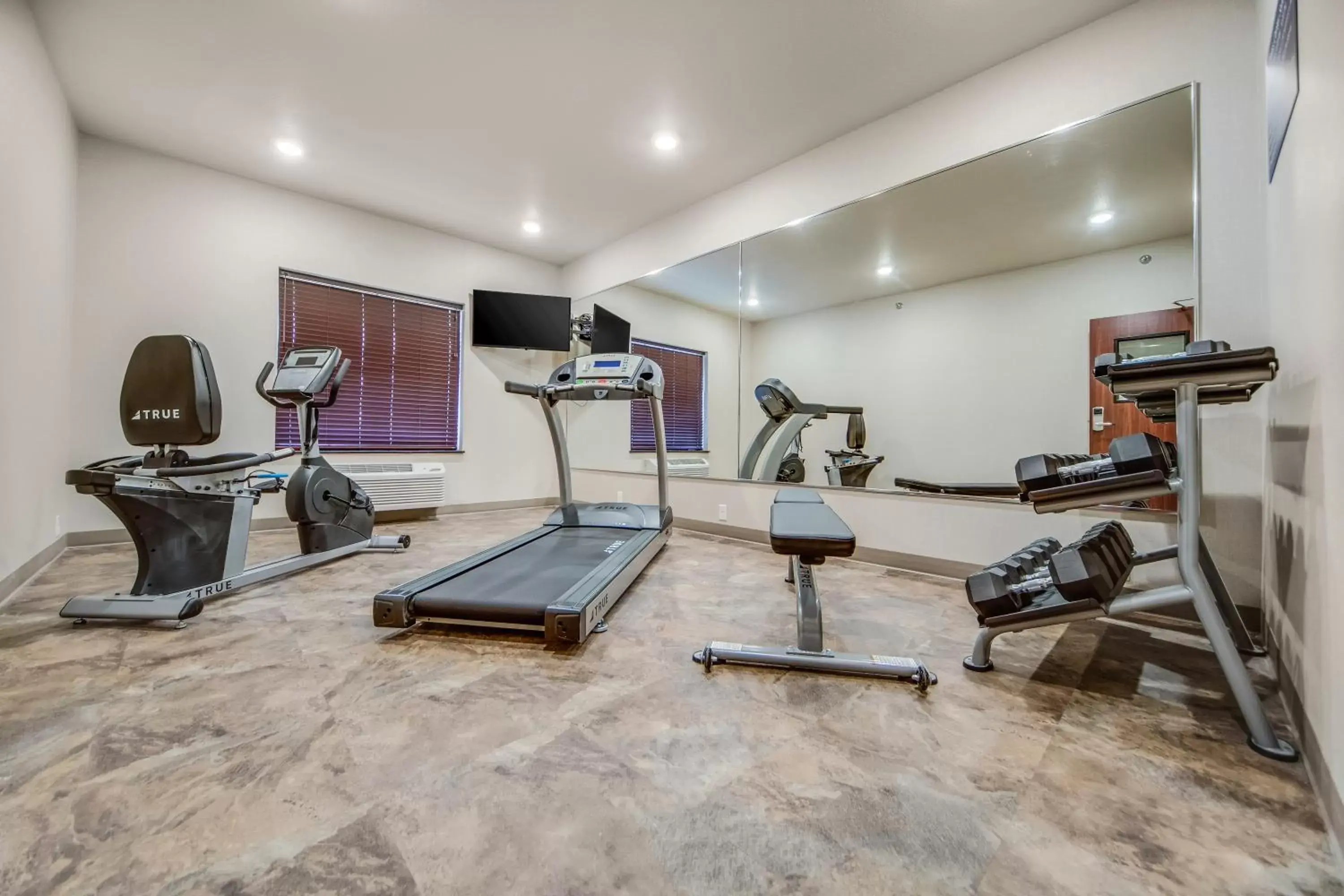 Fitness centre/facilities, Fitness Center/Facilities in Cobblestone Hotel & Suites - Cozad