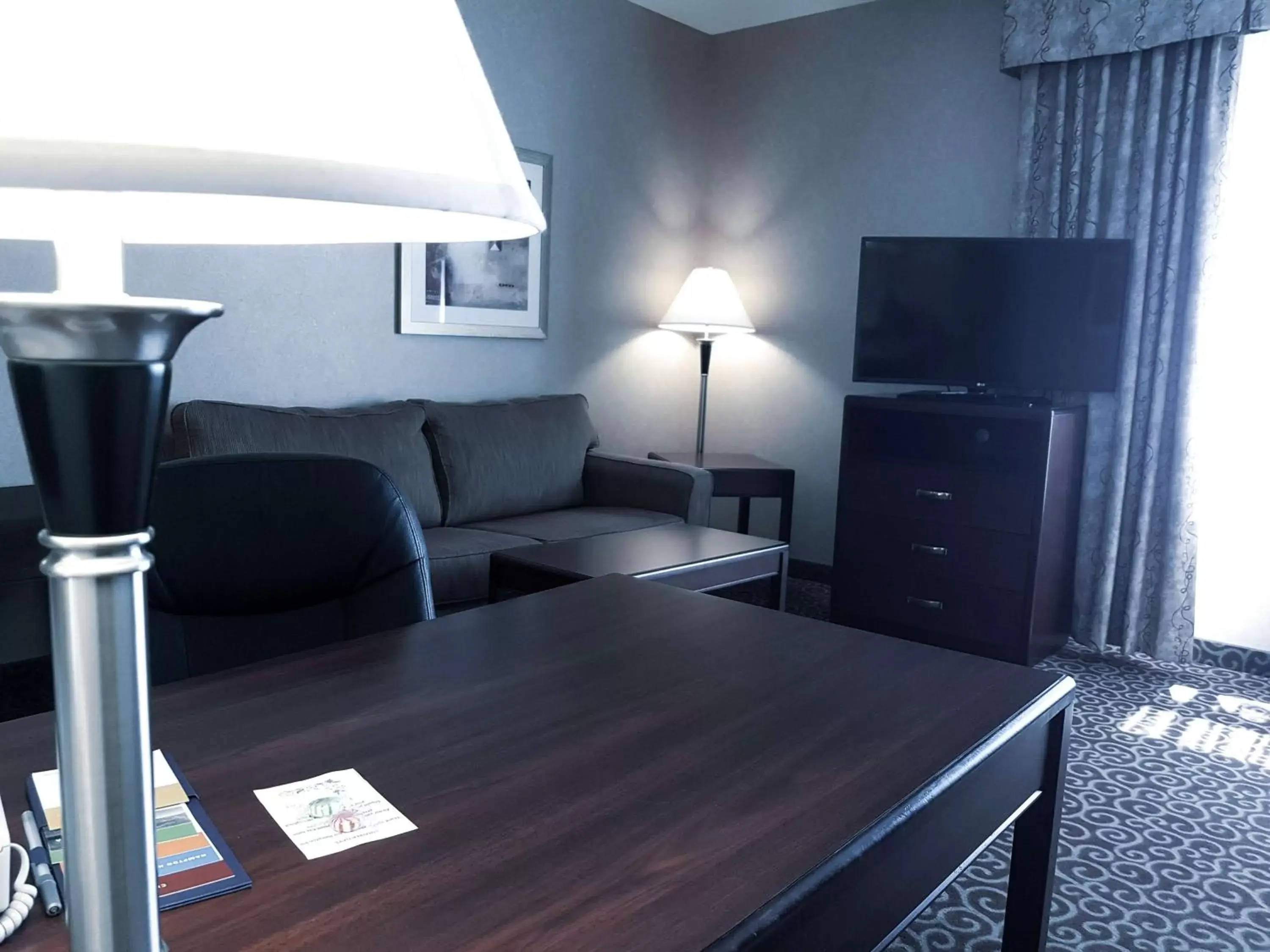 Bedroom, Seating Area in Hampton Inn & Suites by Hilton Edmonton International Airport