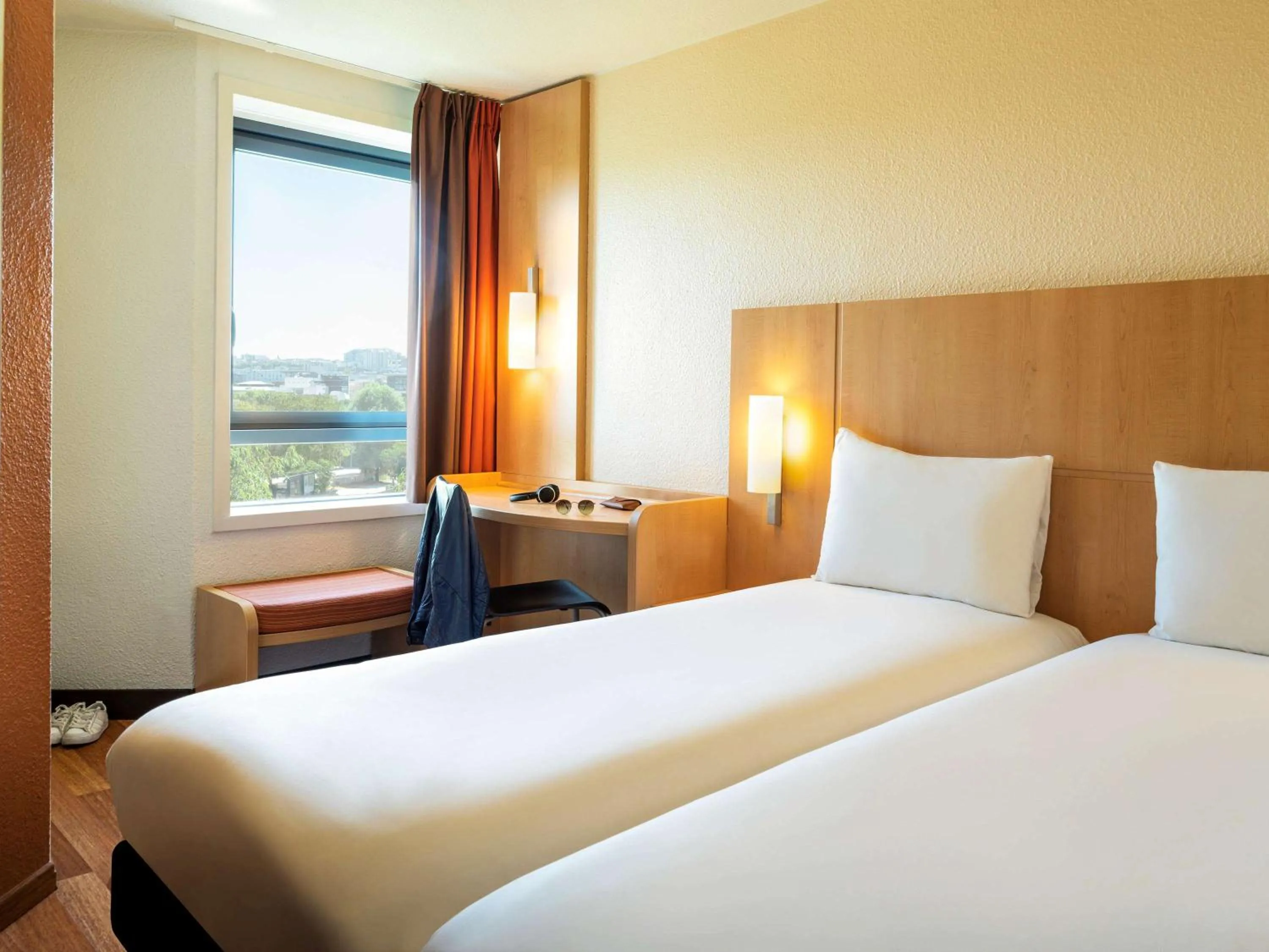 Photo of the whole room, Bed in ibis Paris La Villette Cité des Sciences 19ème