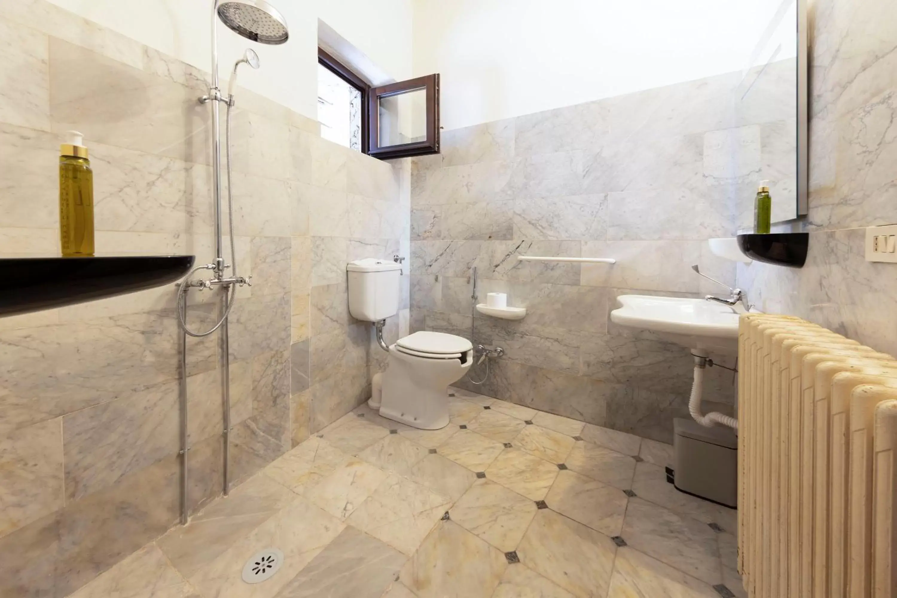 Bathroom in Frantoio Del Moscatello