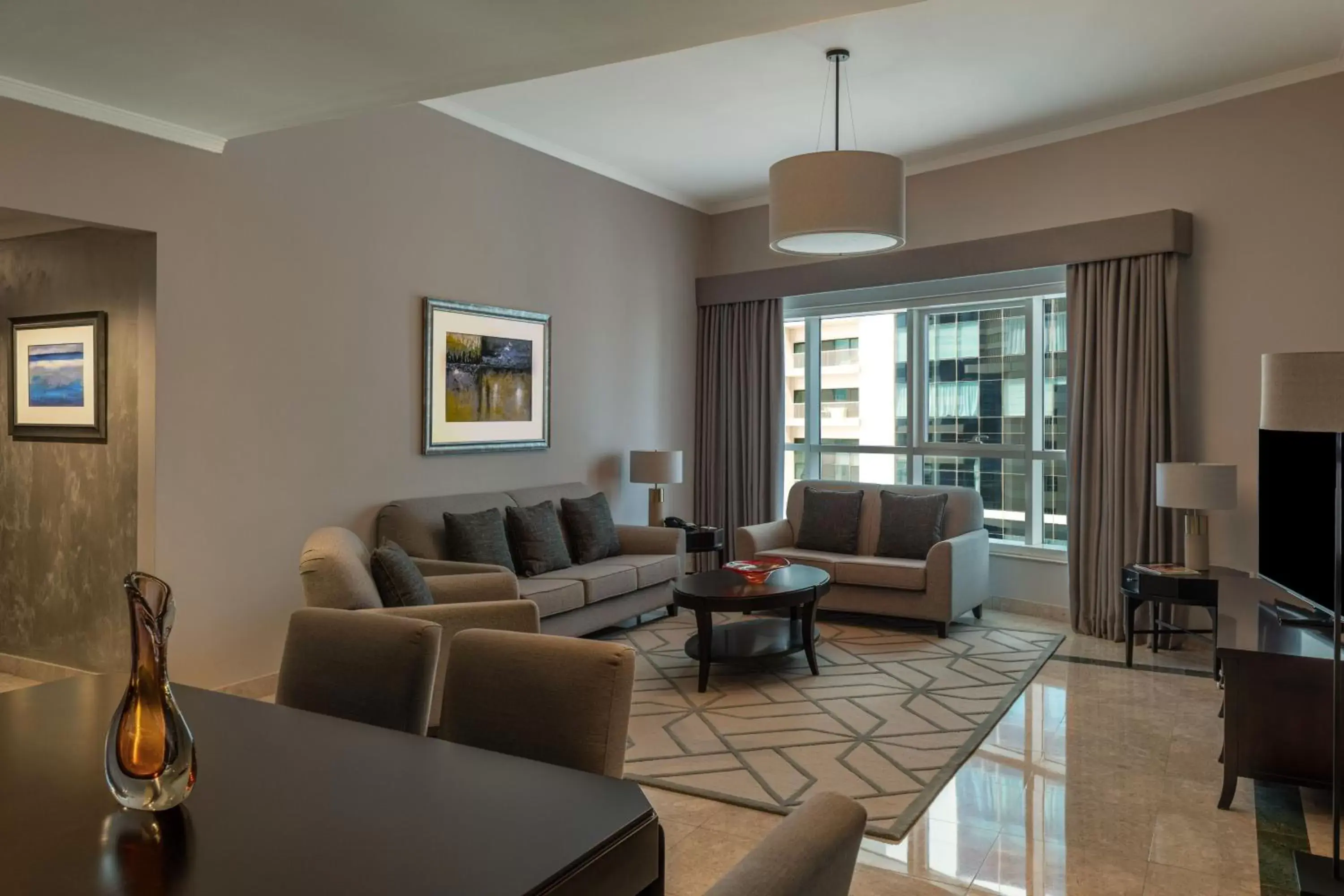 Living room, Seating Area in Dubai Marriott Harbour Hotel And Suites