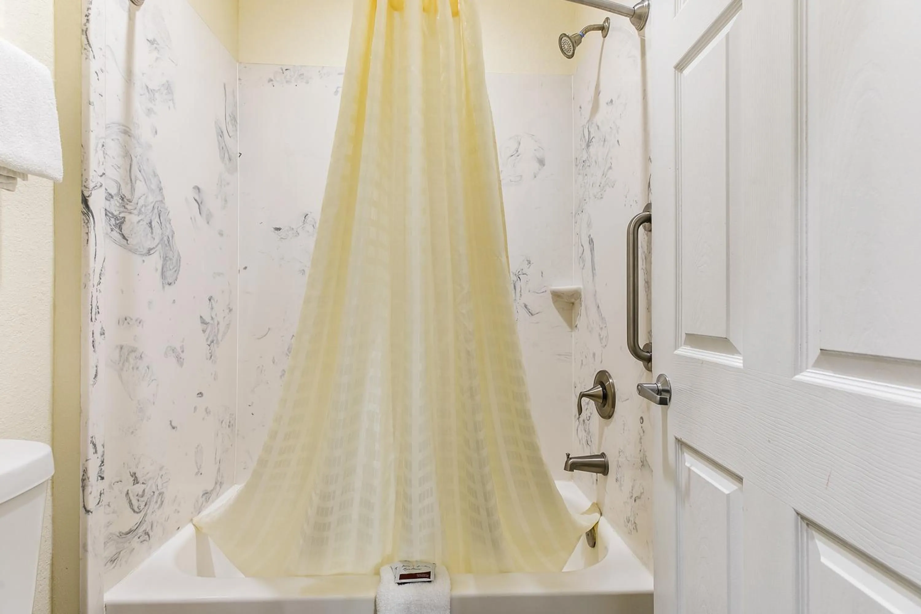 Shower in Lighthouse Inn