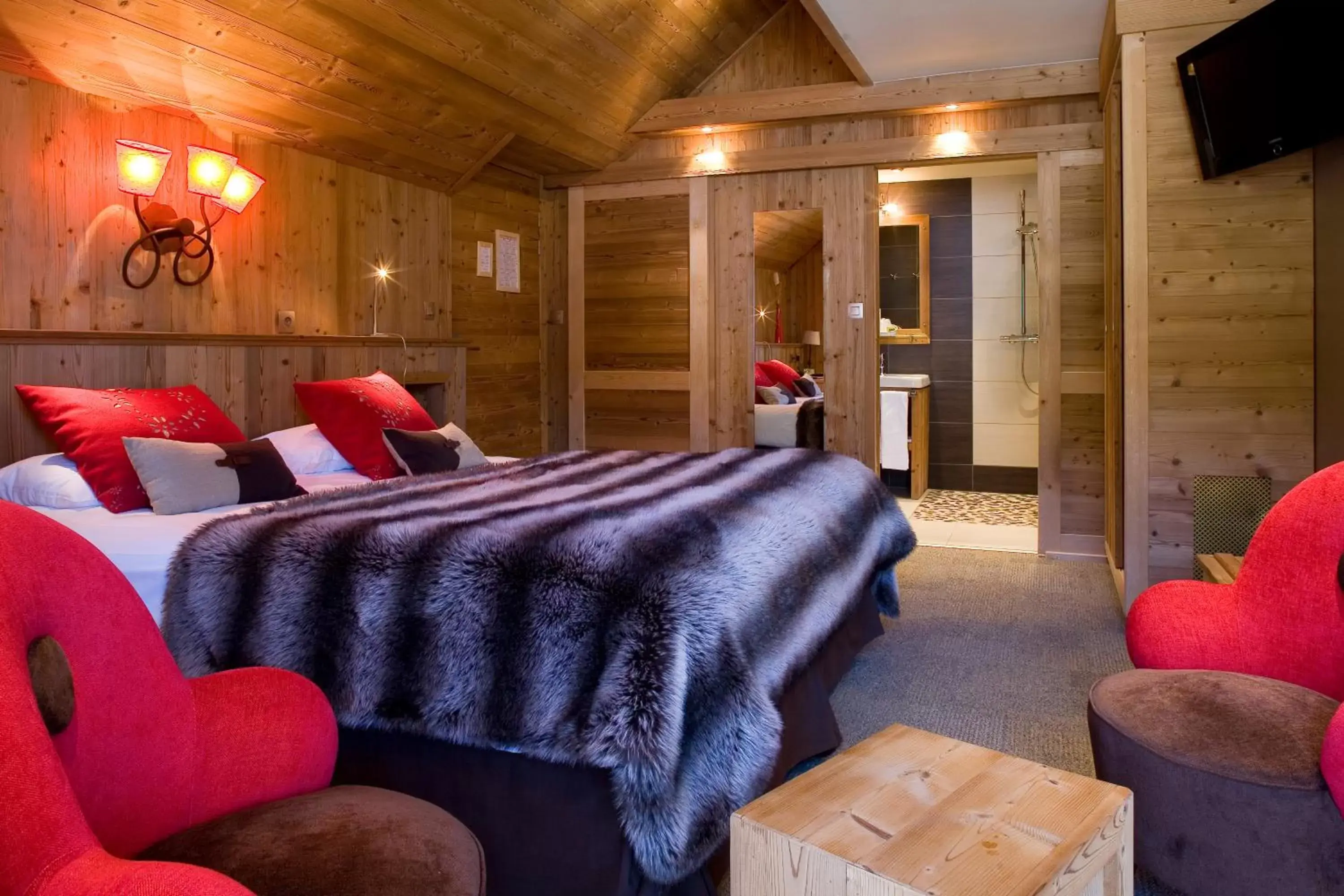 Bedroom, Bed in Hôtel et Spa les Clarines