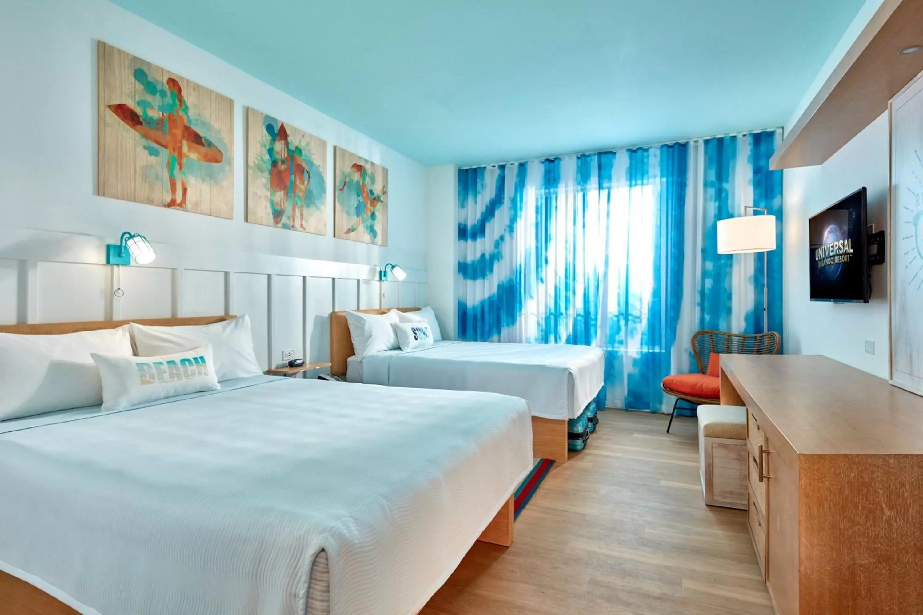 Bed in Universal's Endless Summer Resort - Surfside Inn and Suites