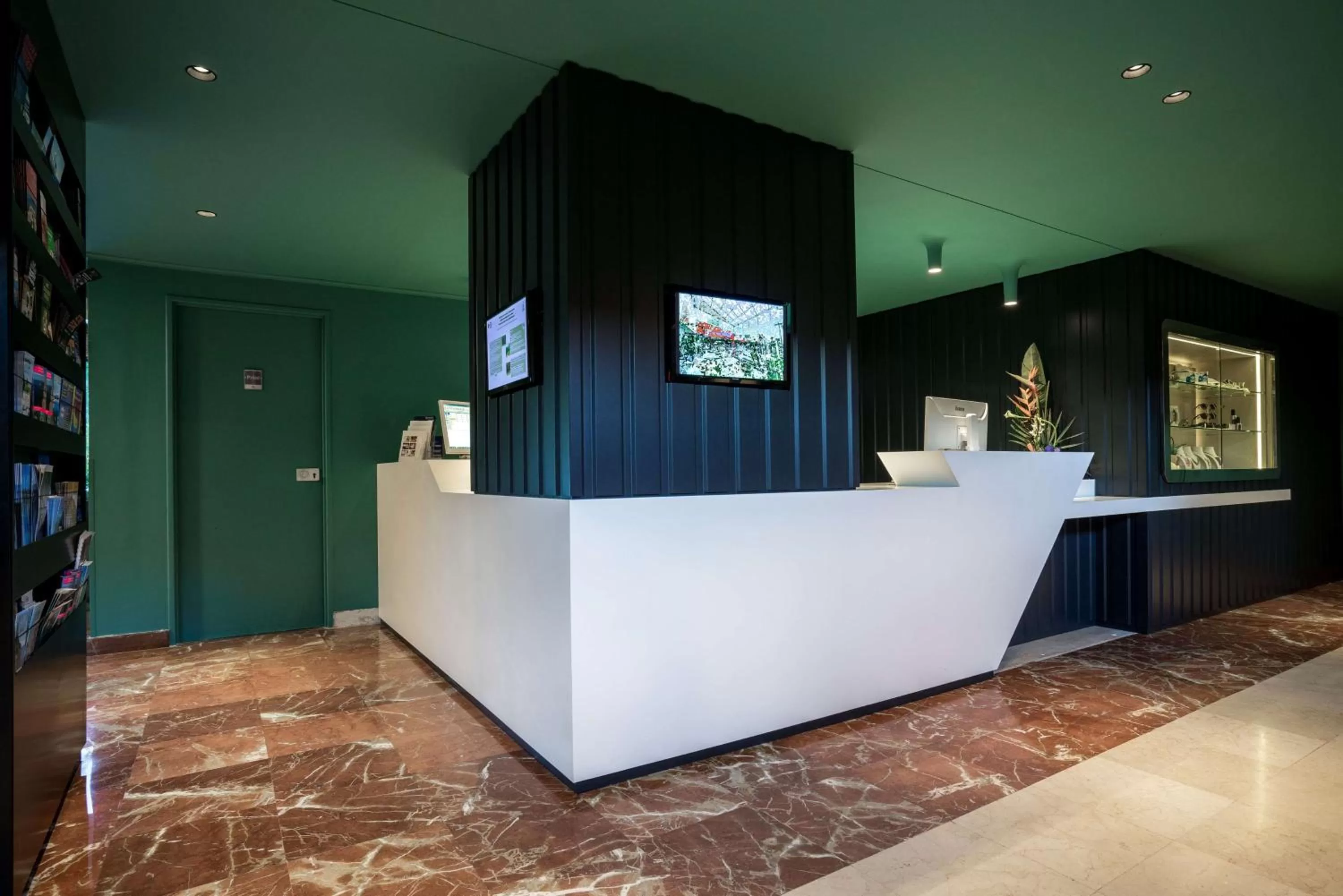 Lobby or reception in Best Western Plus La Marina