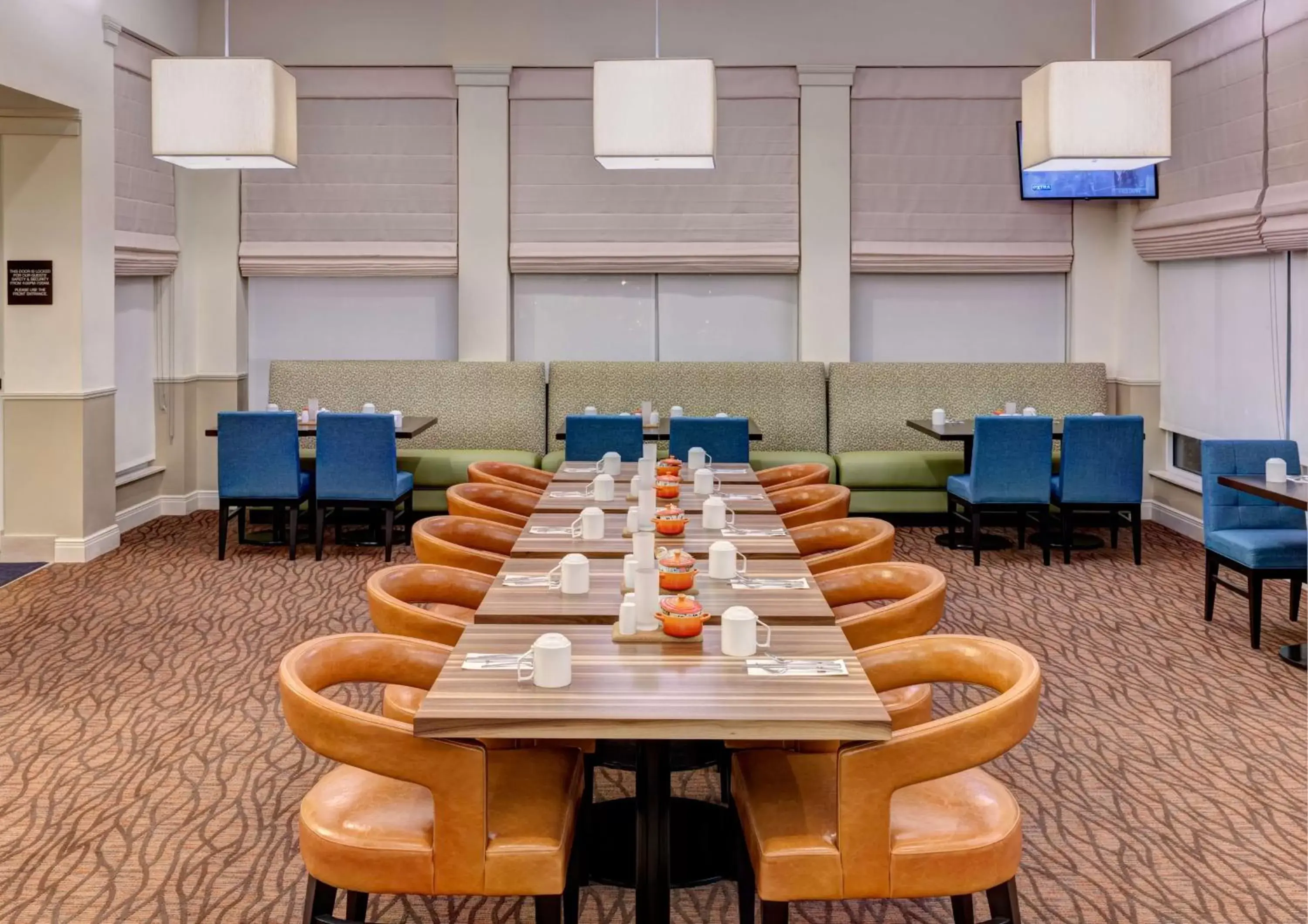 Dining area in Hilton Garden Inn McAllen Airport