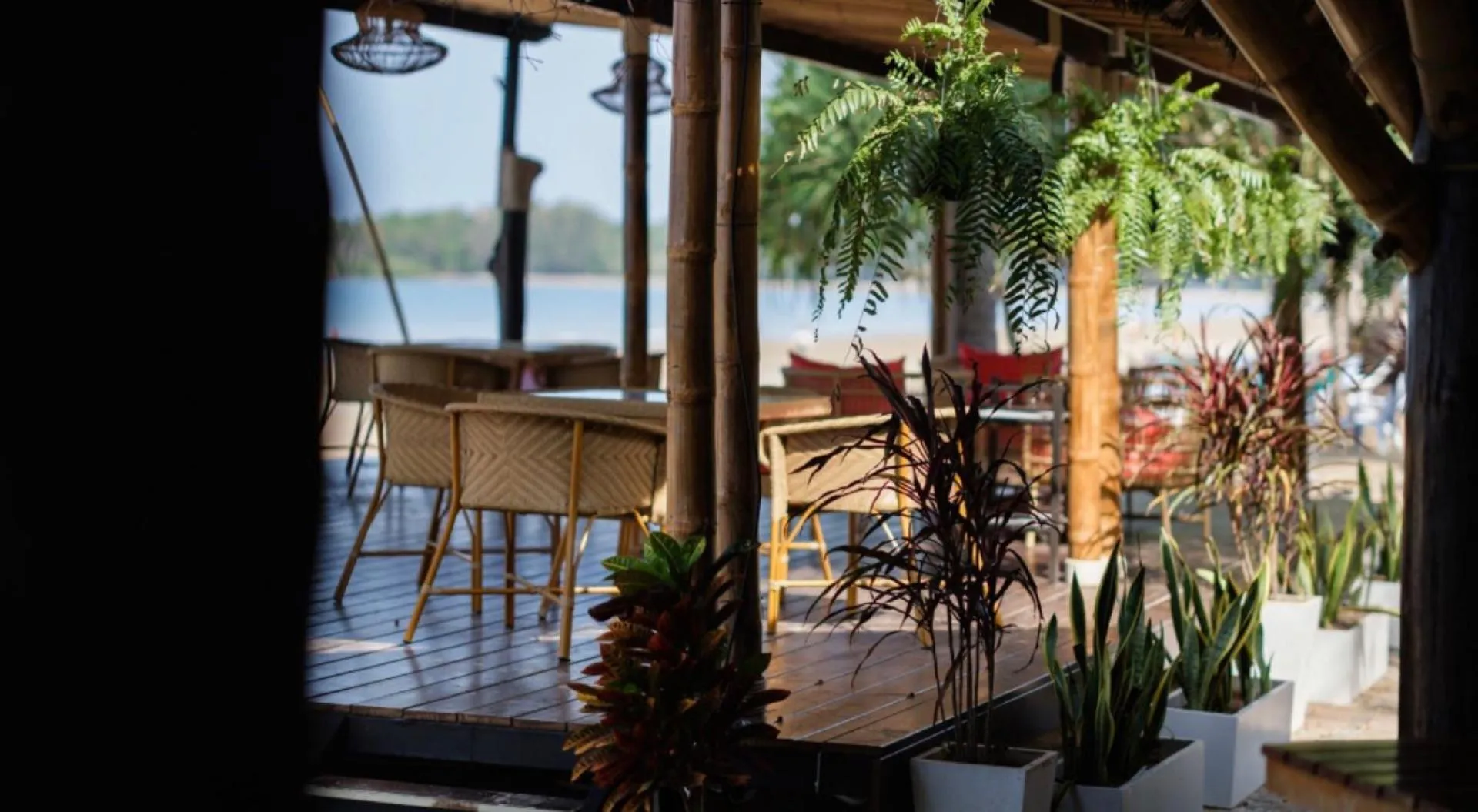 Restaurant/places to eat in Southern Lanta Resort