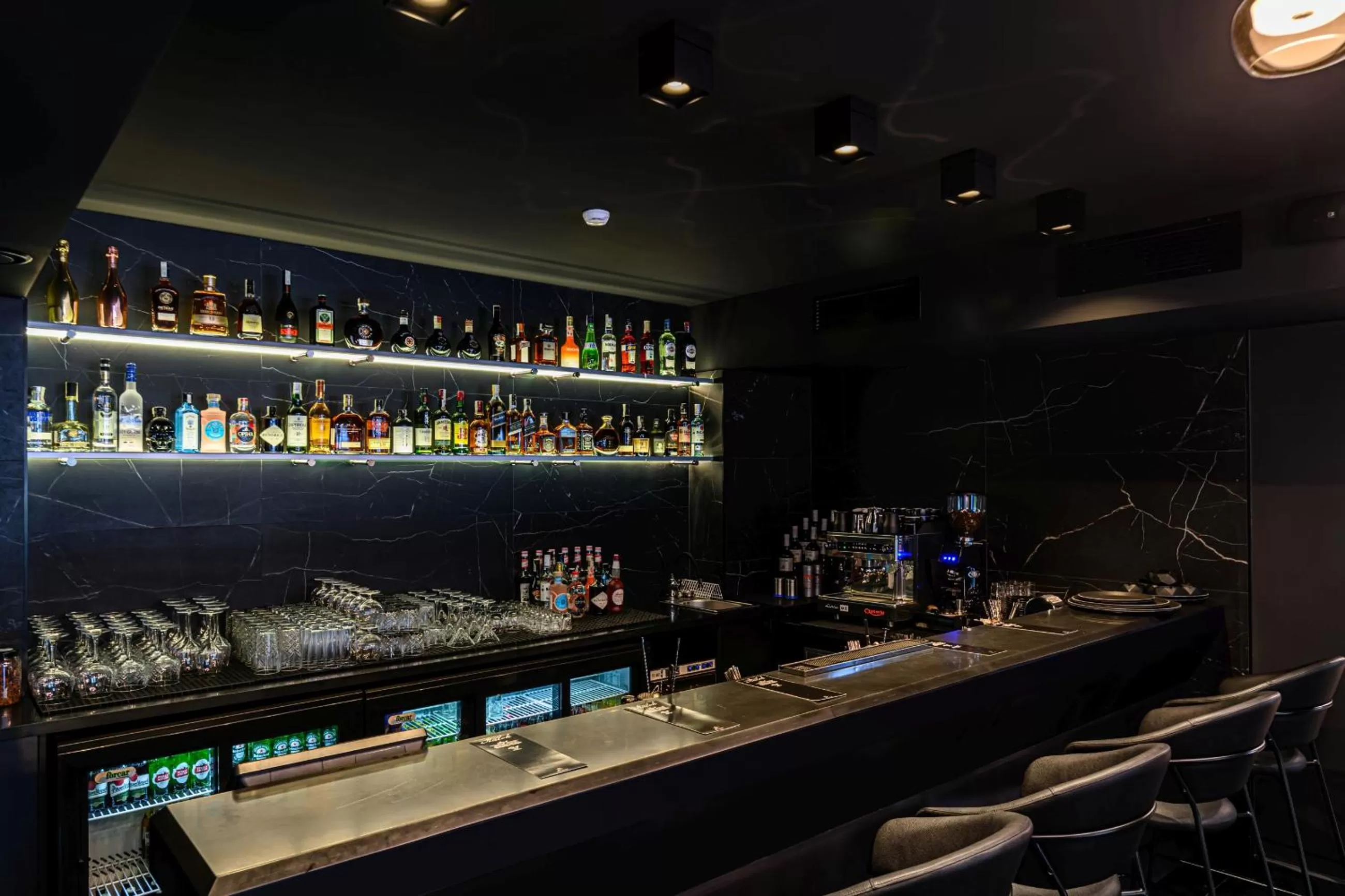 Lounge or bar in B THE HOTEL