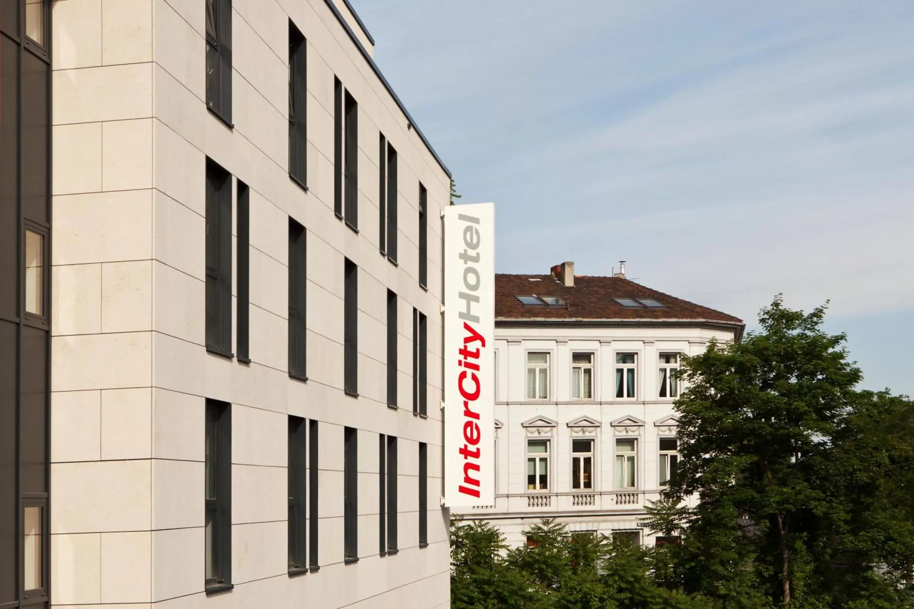 Facade/entrance, Property Building in IntercityHotel Bonn
