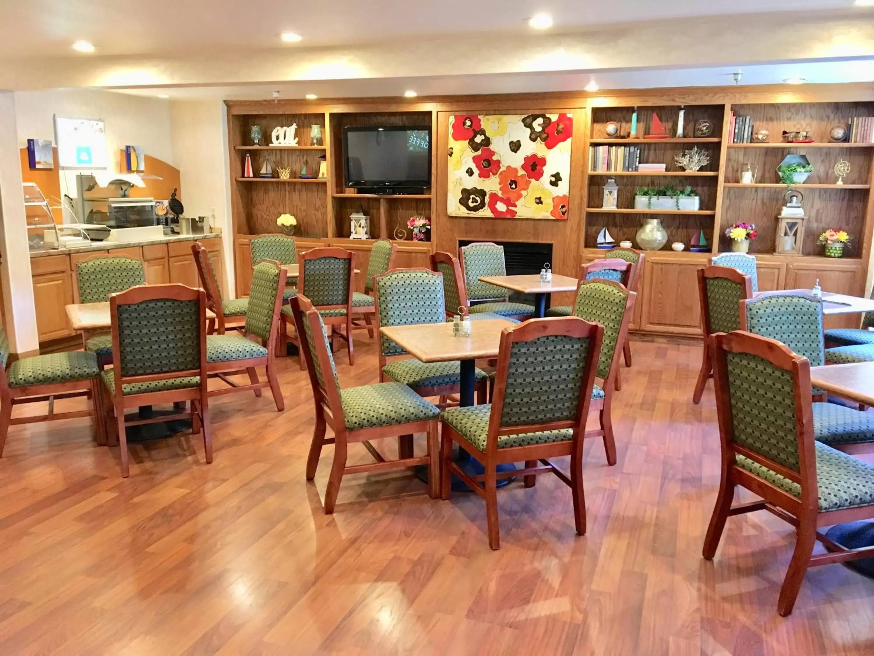 Continental breakfast, Restaurant/Places to Eat in GuestHouse Inn & Suites Poulsbo