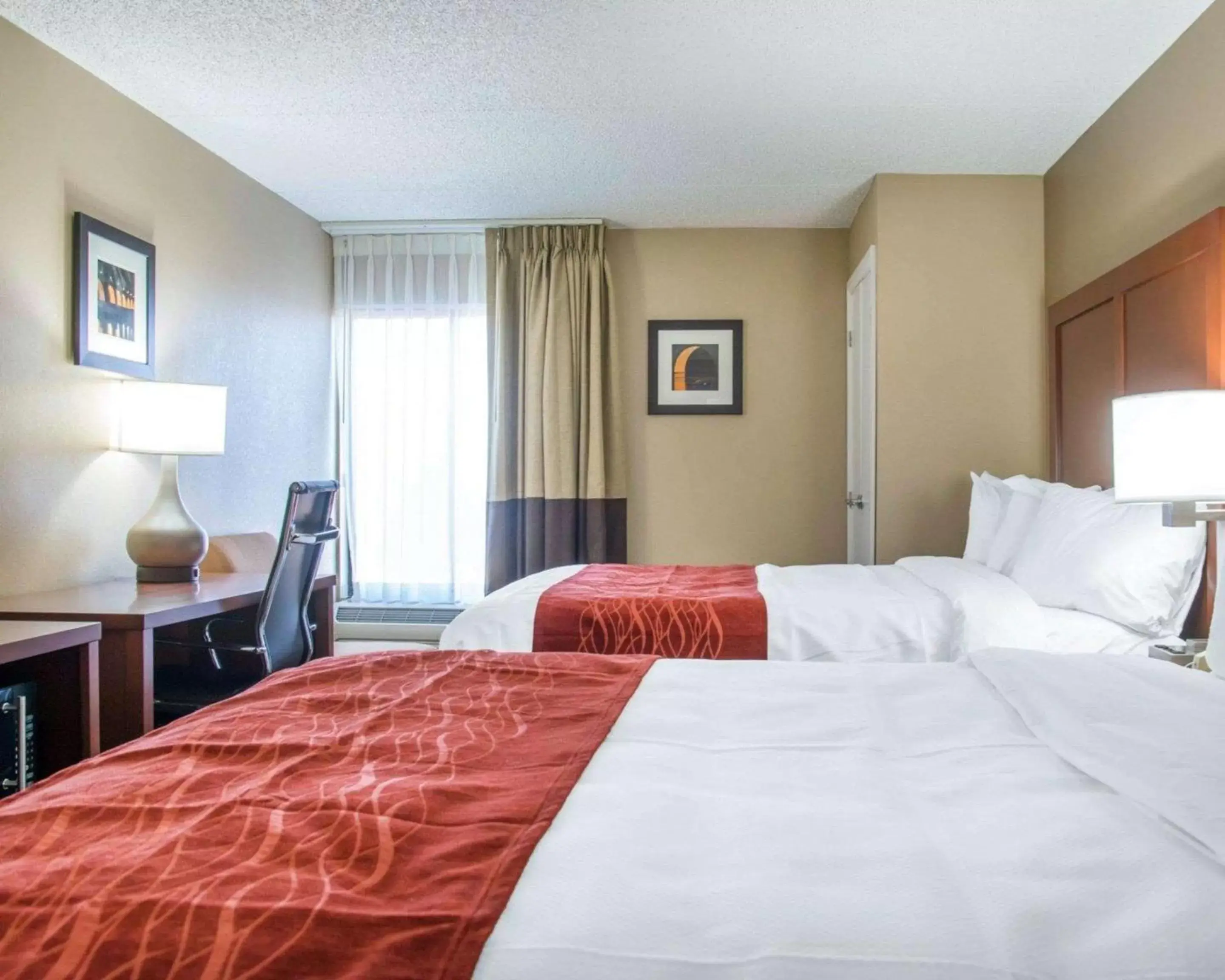 Photo of the whole room, Bed in Eden Prairie Hotel