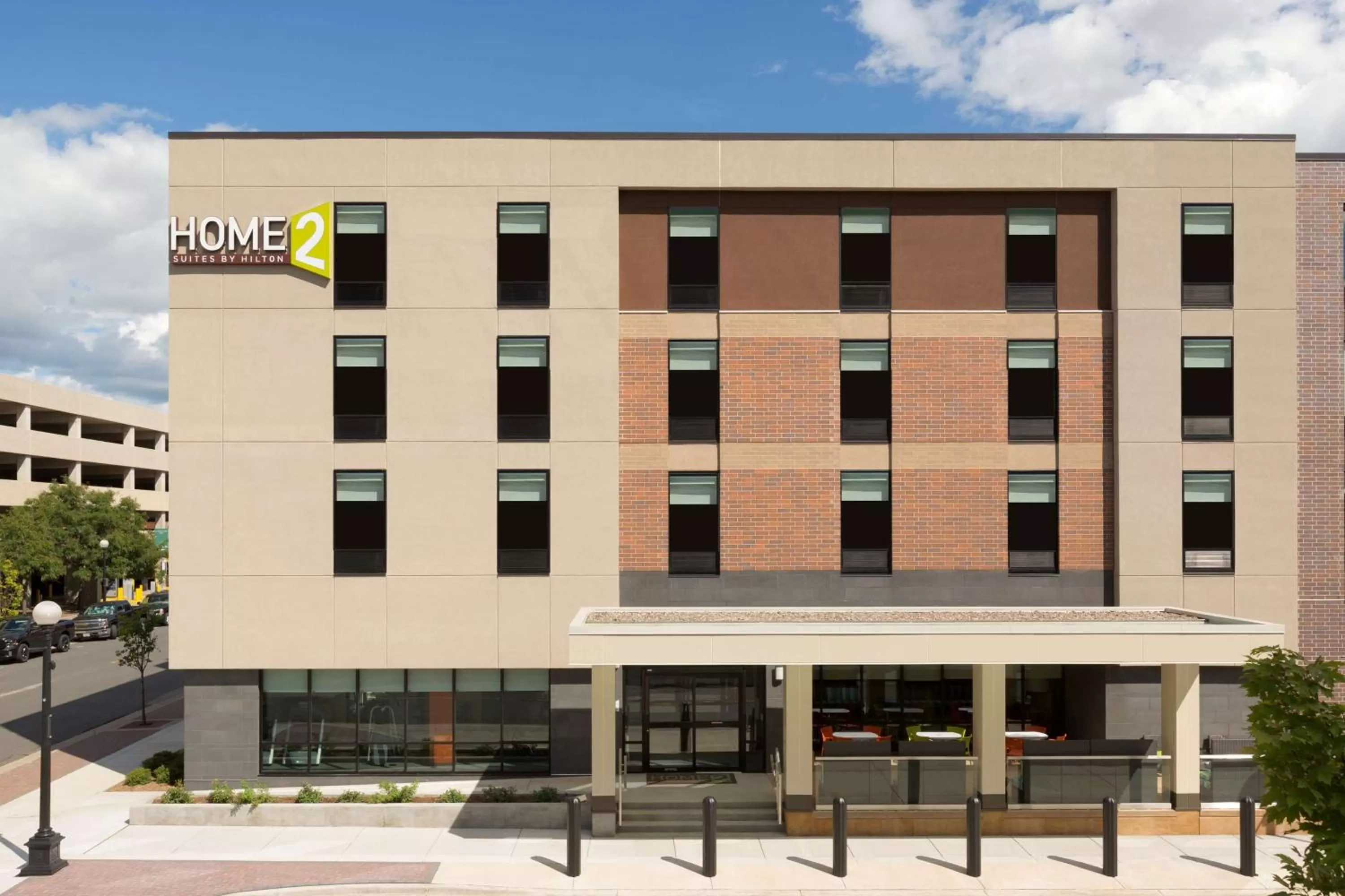 Property building in Home2 Suites By Hilton La Crosse