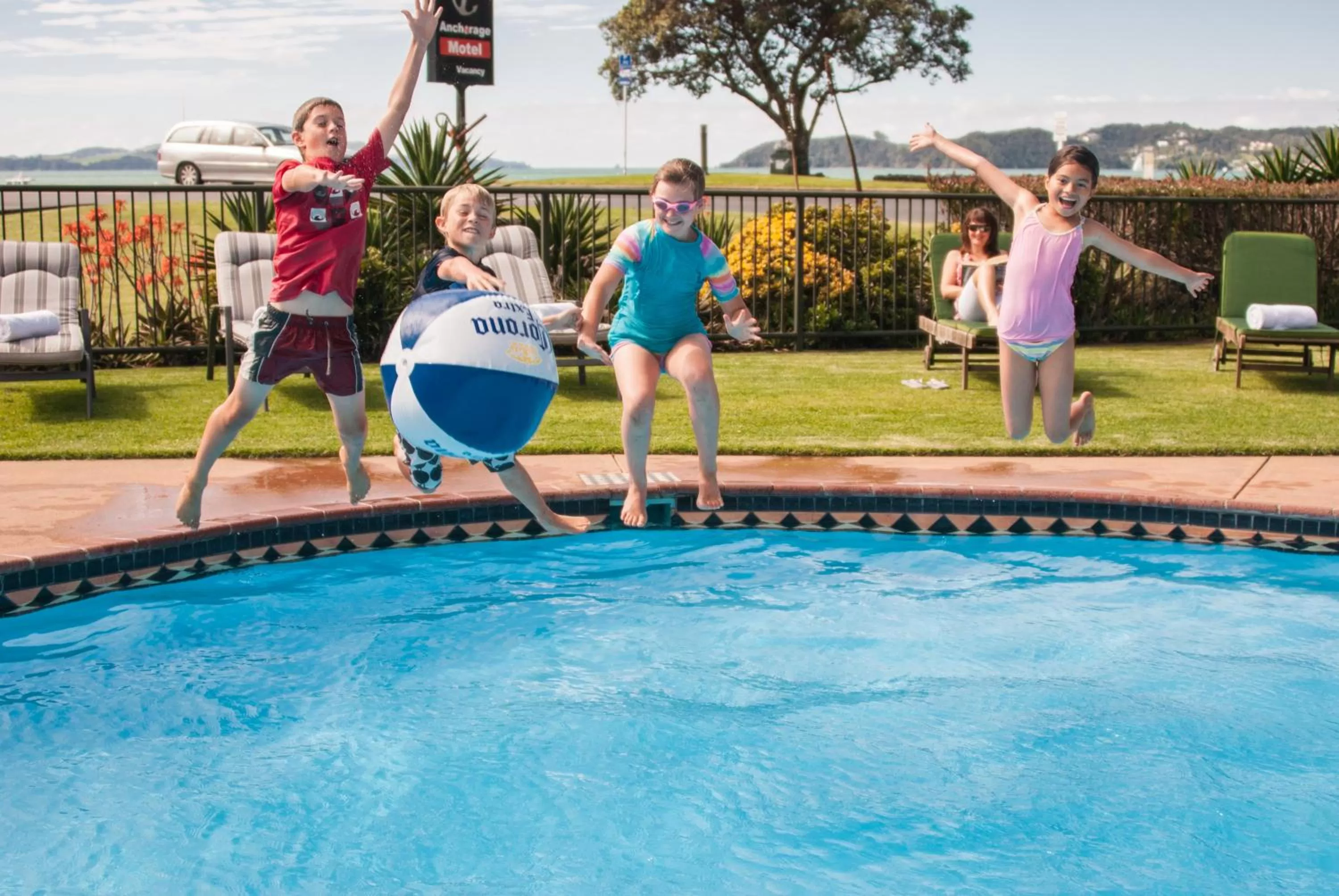 Swimming pool in Anchorage Motel