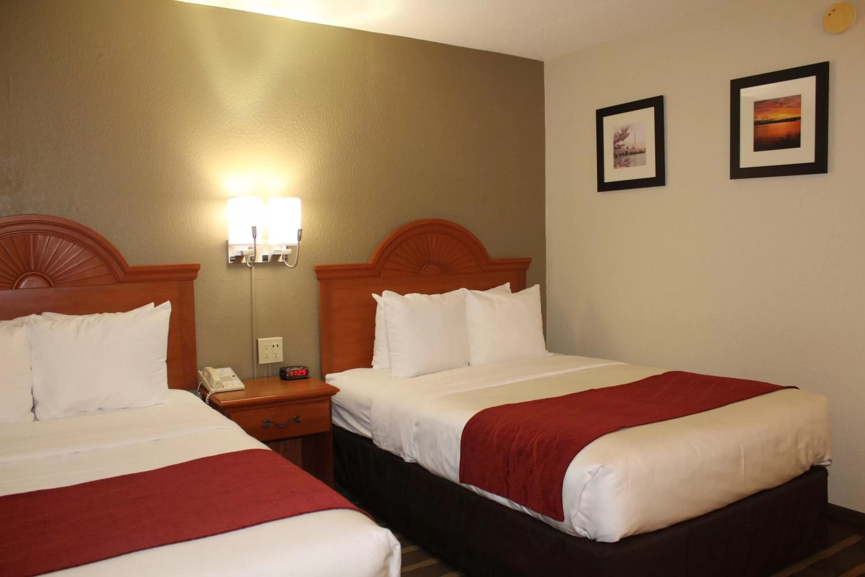 Standard Double Room with Two Double Beds - Non-Smoking in Comfort Inn University Center