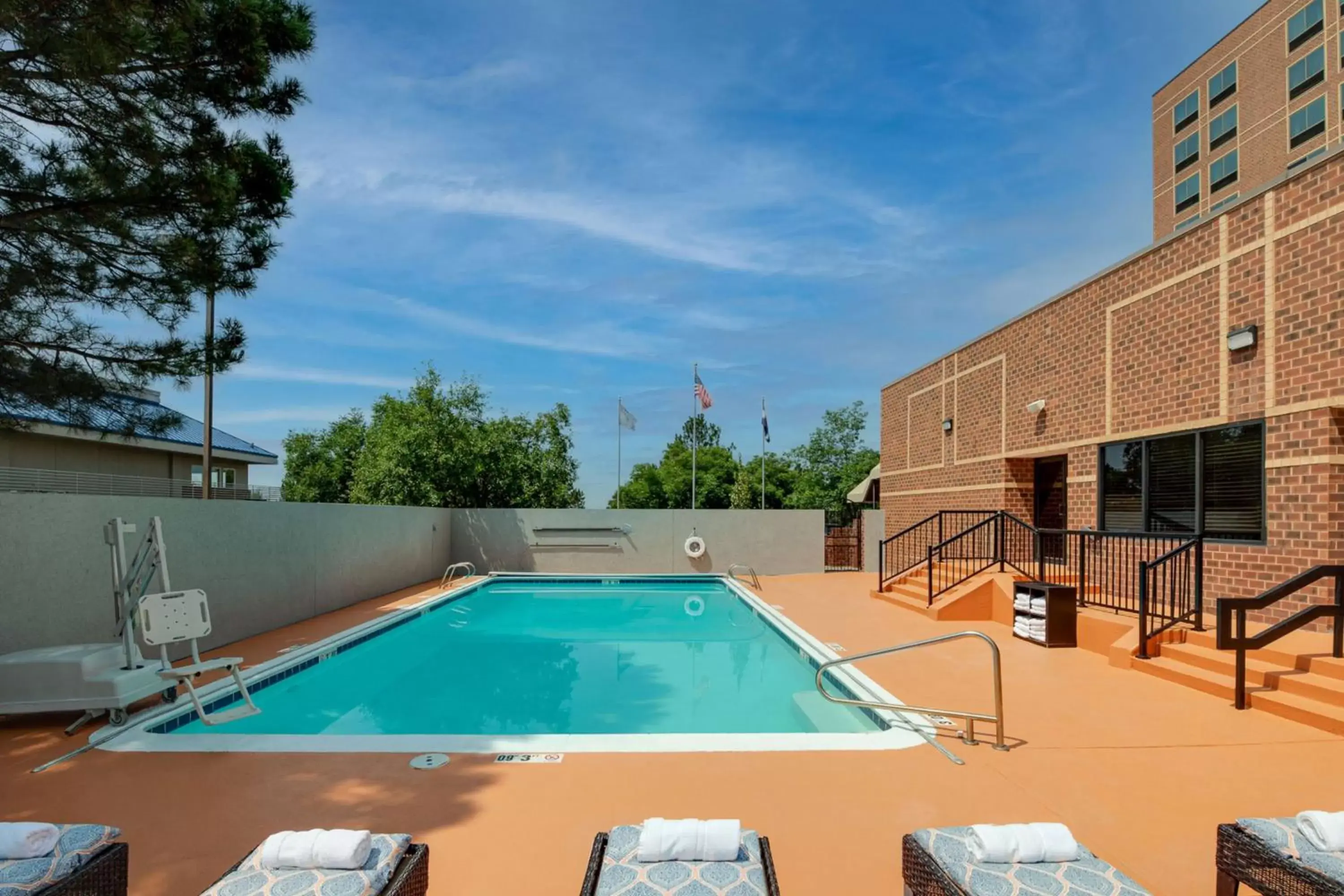 Swimming Pool in Sheraton Hotel Denver Tech Center