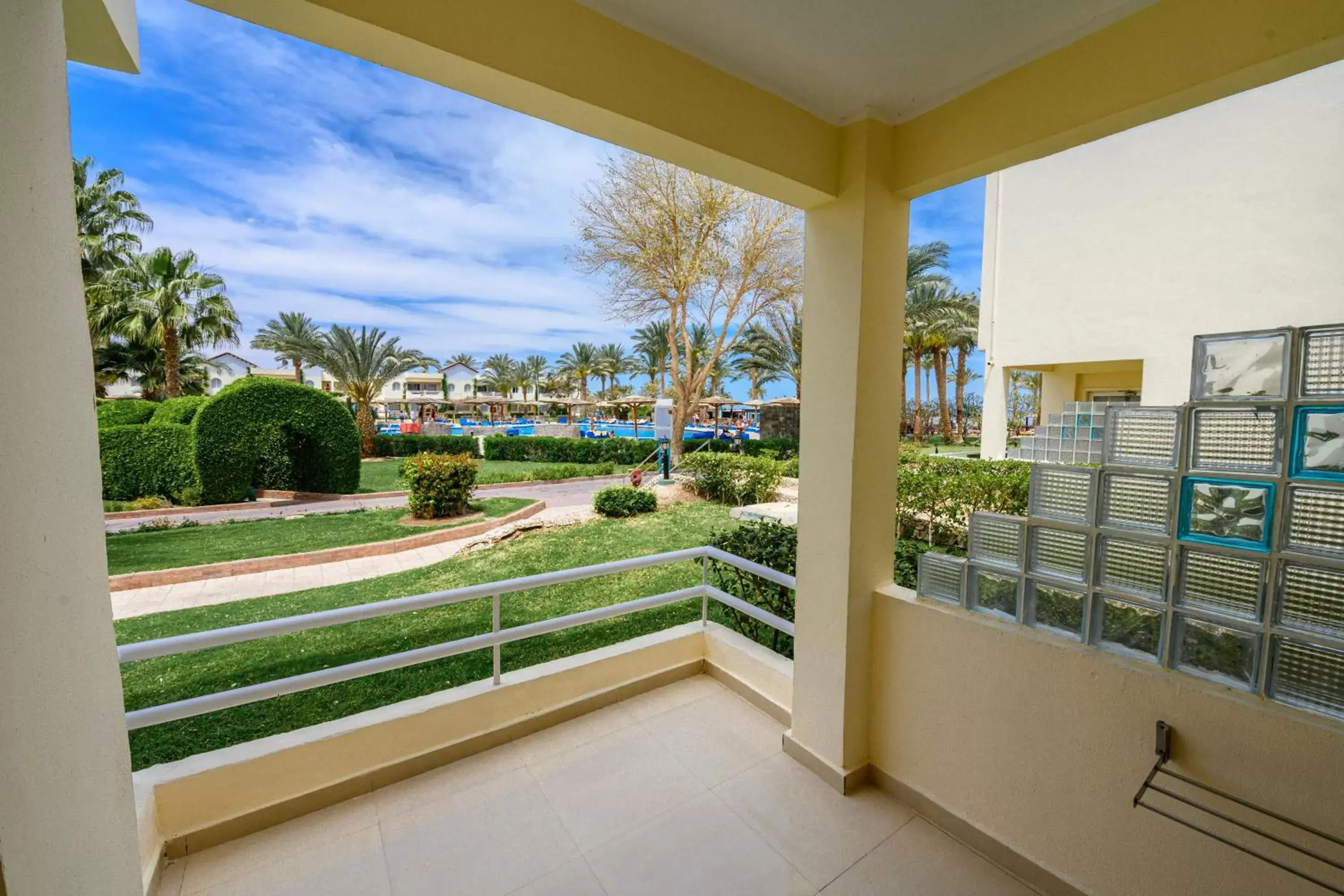 View (from property/room), Balcony/Terrace in Golden Beach Resort