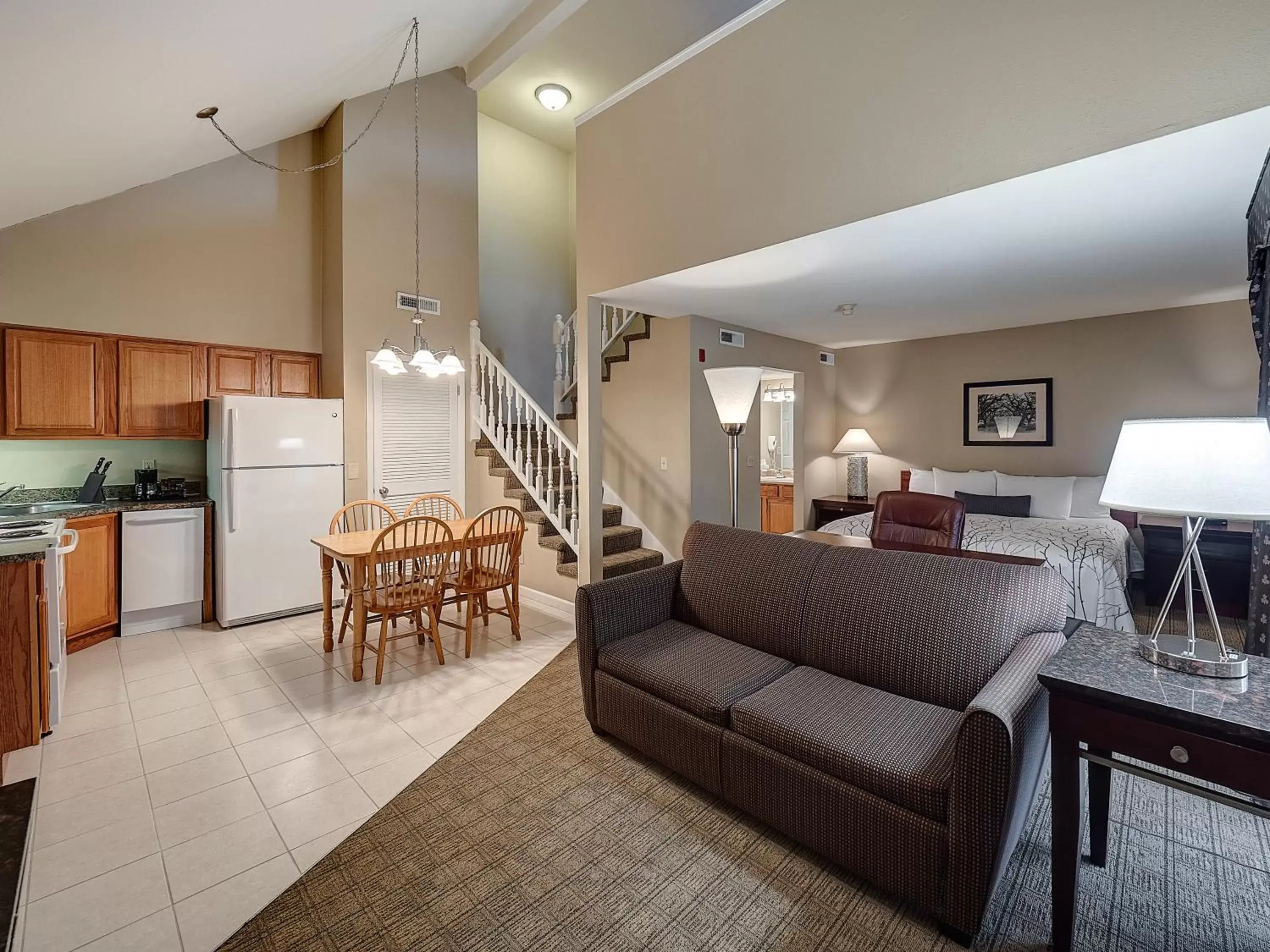 Photo of the whole room, Seating Area in Eastland Suites Extended Stay Hotel & Conference Center Urbana