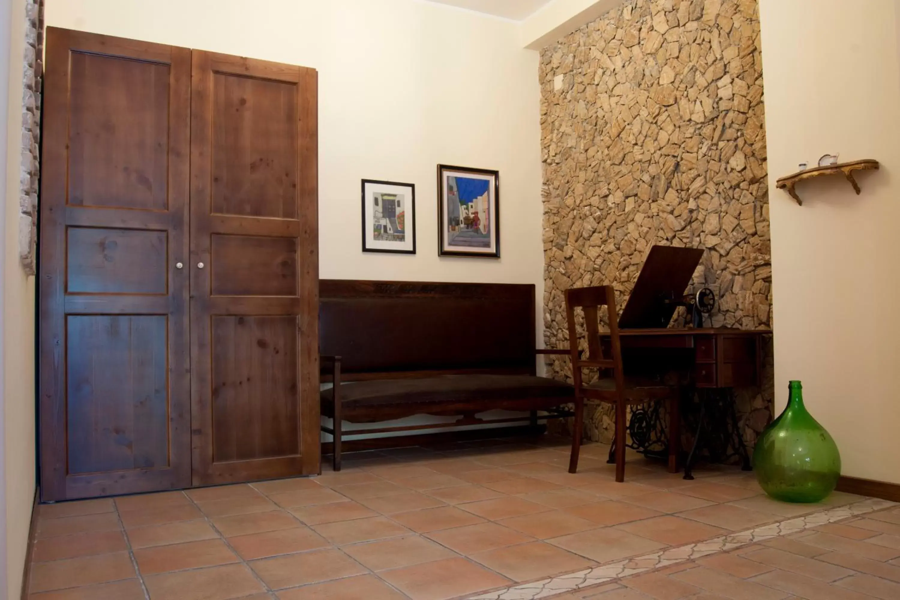 Kitchen or kitchenette, TV/Entertainment Center in B&B Villa Bentivoglio