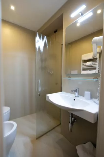 Shower in Hotel Enrichetta