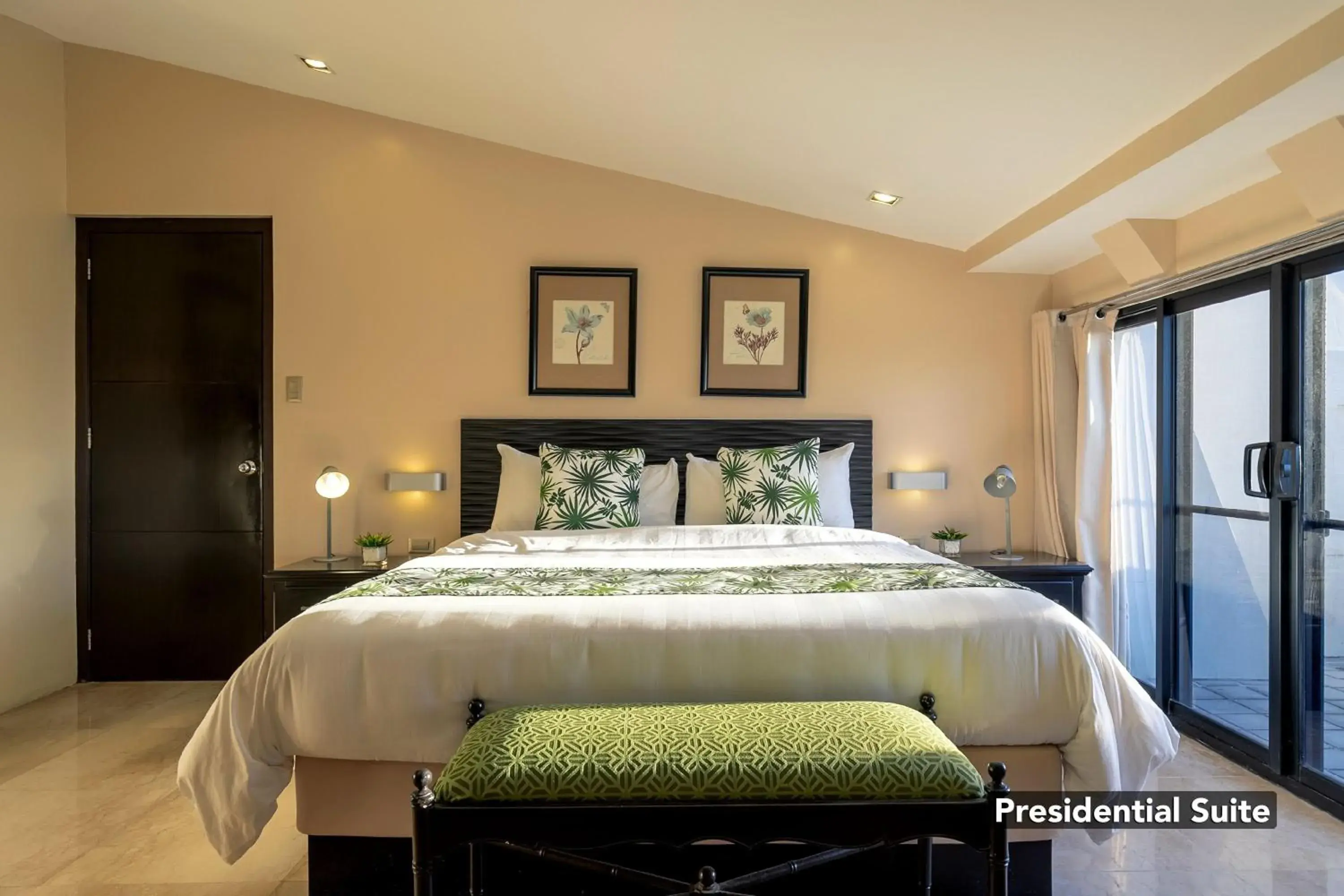 Bedroom, Bed in Orchid Garden Suites